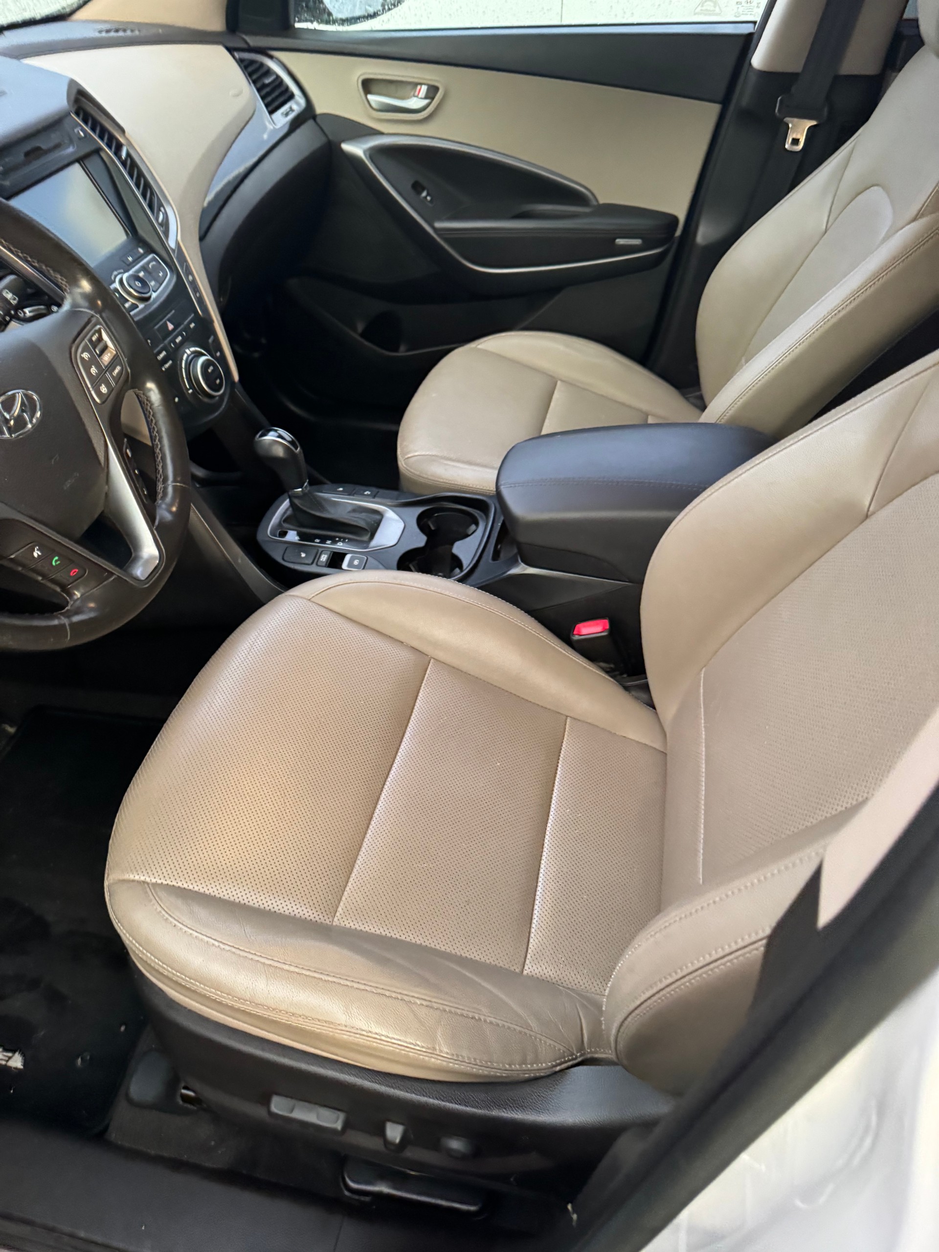 HYUNDAI Santa Fe 2.2 CRDI Premium 4WD Automatic-image-8