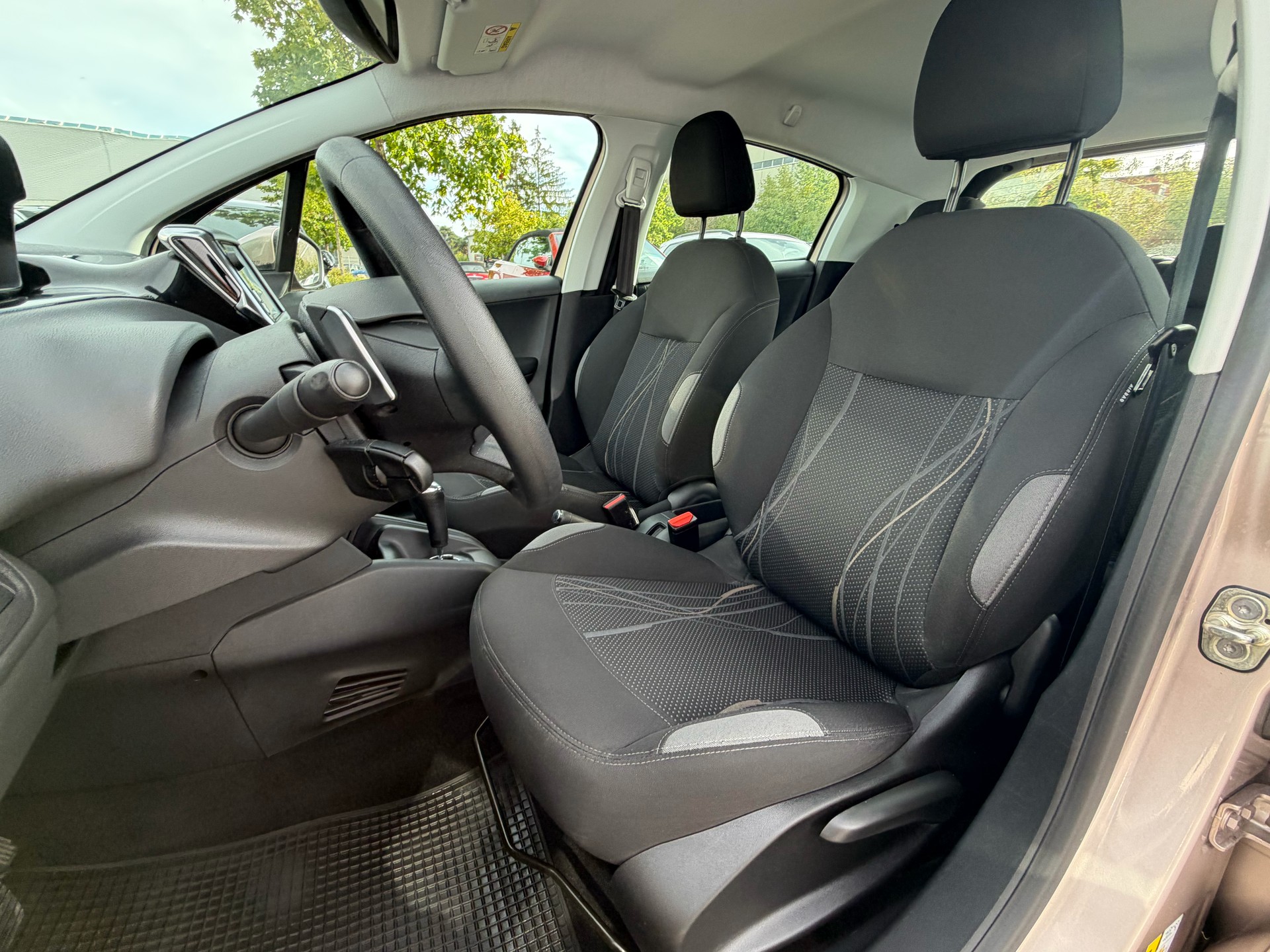 PEUGEOT 208 1.2 e-VTI Active EGS5-image-8