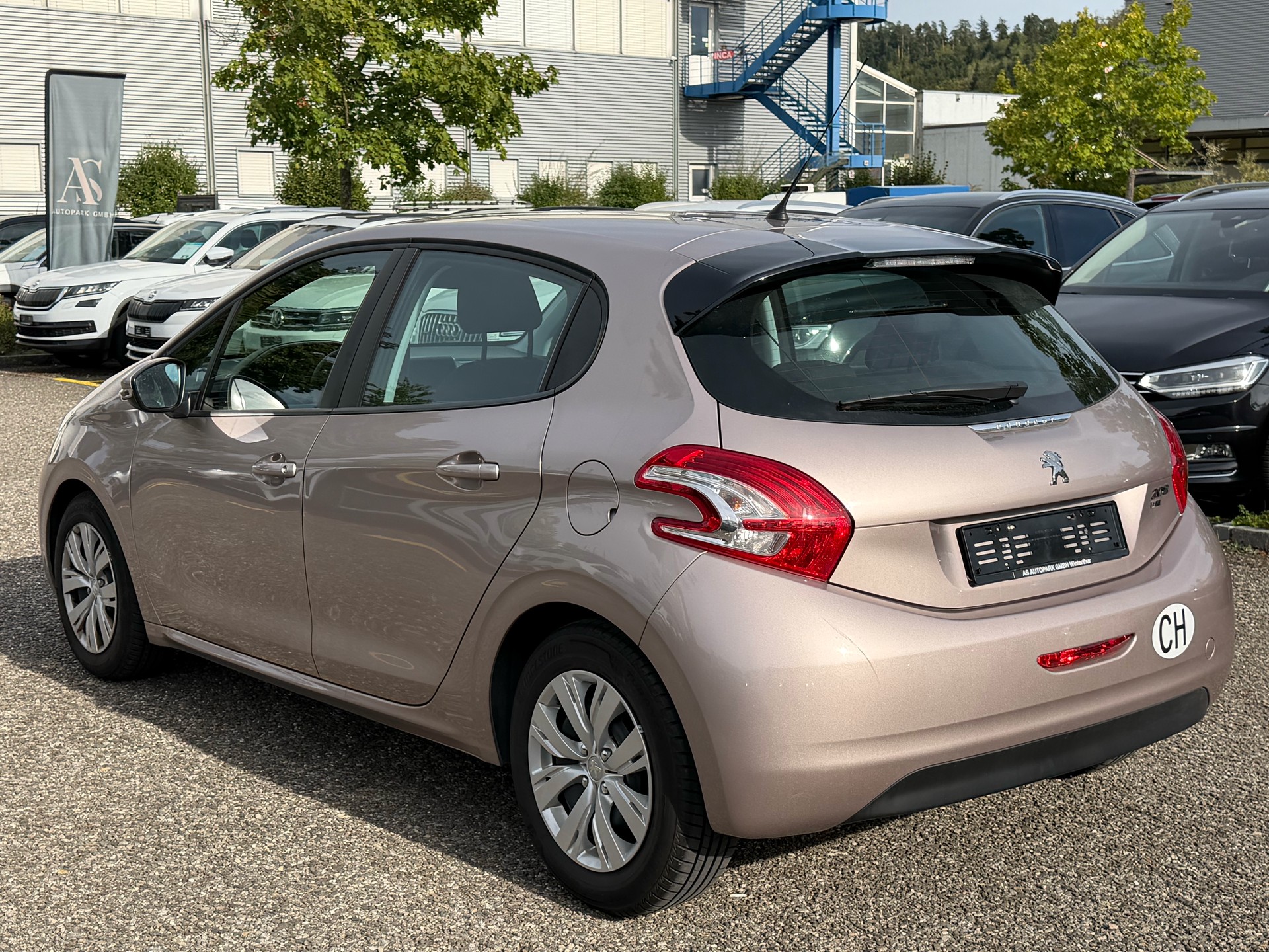 PEUGEOT 208 1.2 e-VTI Active EGS5-image-6