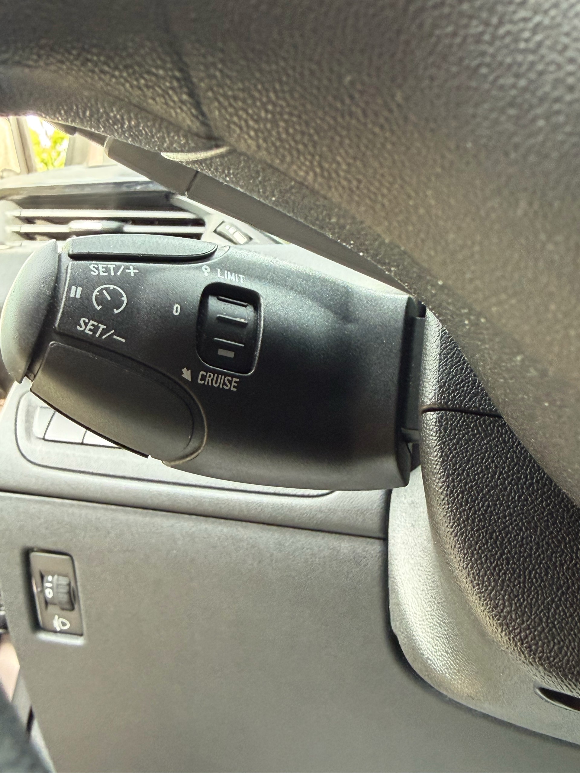 PEUGEOT 208 1.2 e-VTI Active EGS5-image-13