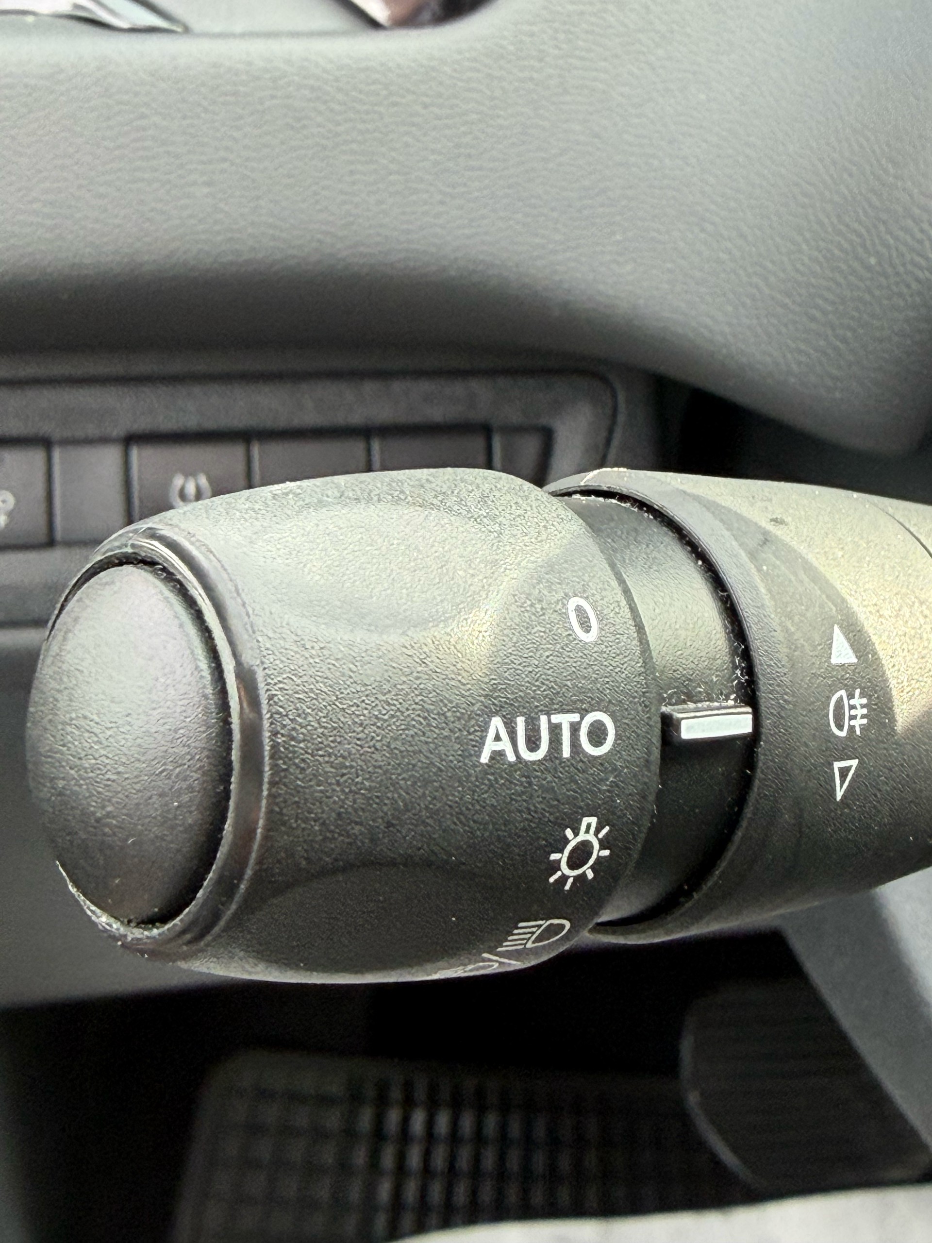 PEUGEOT 208 1.2 e-VTI Active EGS5-image-18