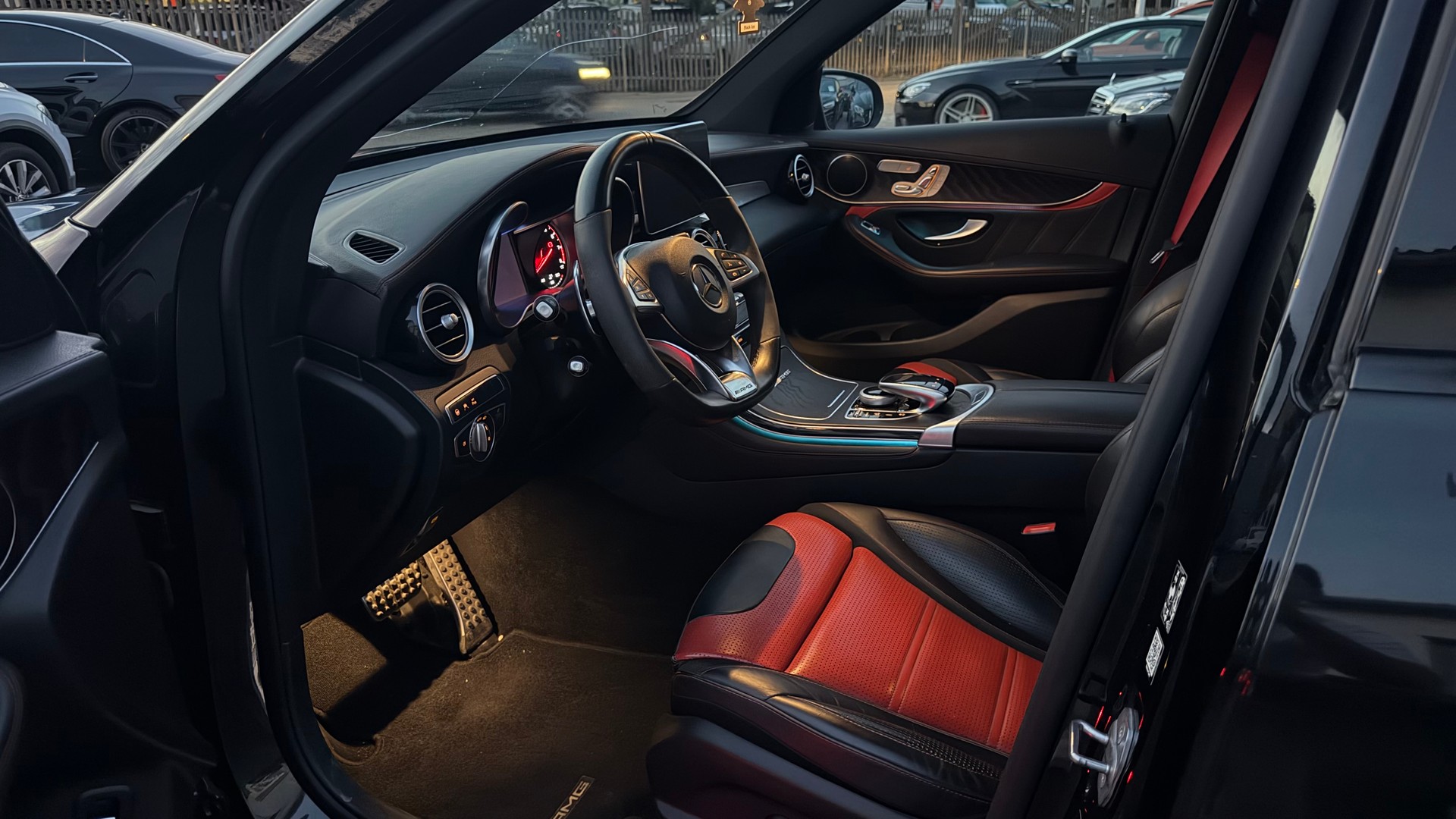 MERCEDES-BENZ GLC 63 S AMG 4Matic+ 9G-Tronic-image-10