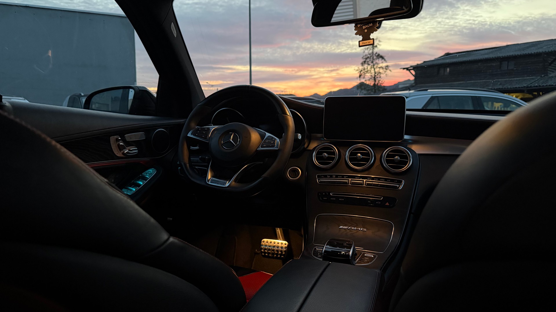 MERCEDES-BENZ GLC 63 S AMG 4Matic+ 9G-Tronic-image-9