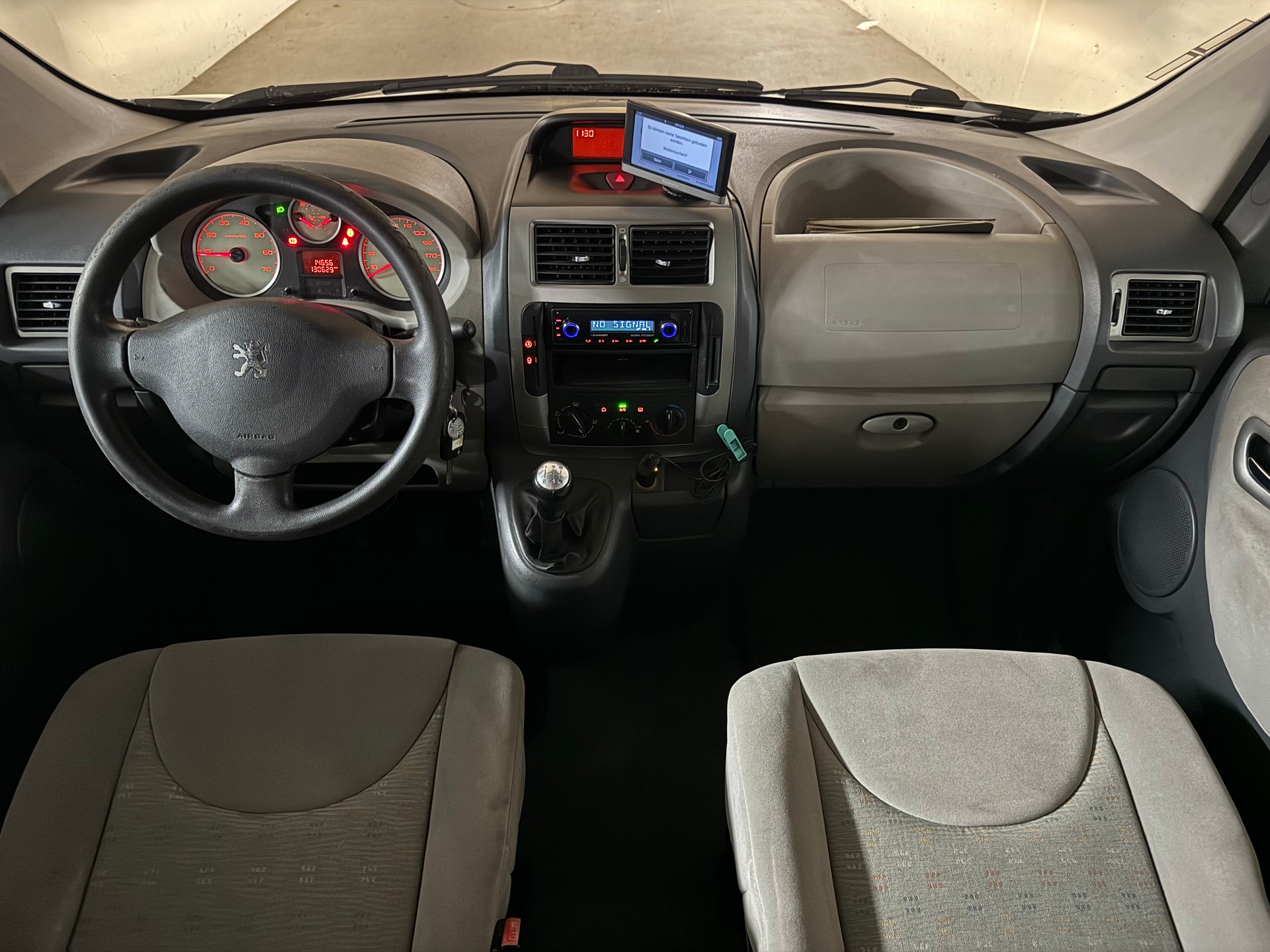 PEUGEOT Expert Tepee 1.6 HDi Confort L1-image-9