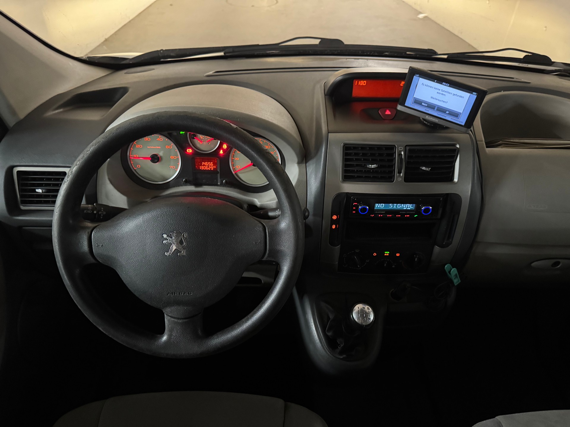 PEUGEOT Expert Tepee 1.6 HDi Confort L1-image-10