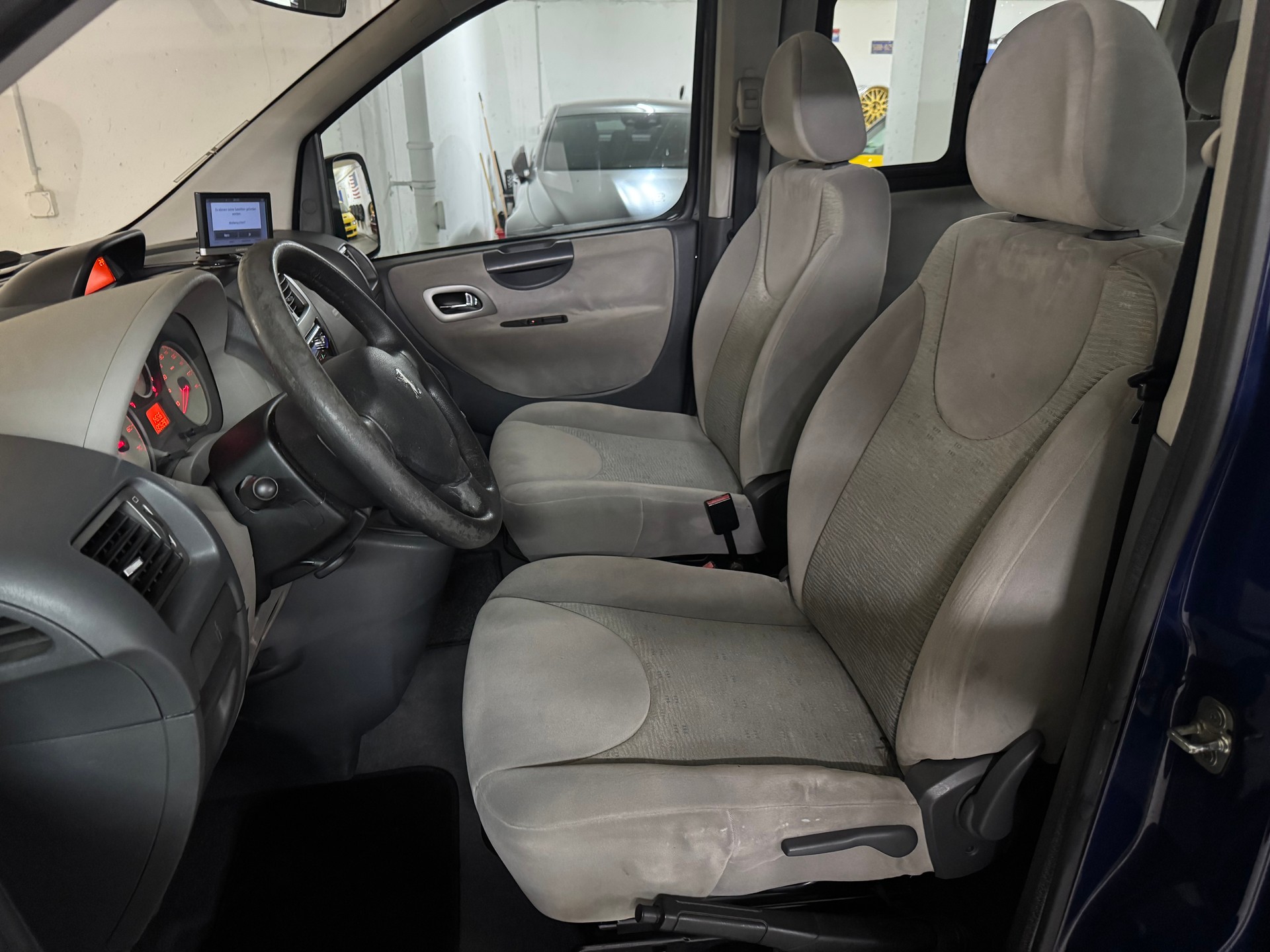 PEUGEOT Expert Tepee 1.6 HDi Confort L1-image-8