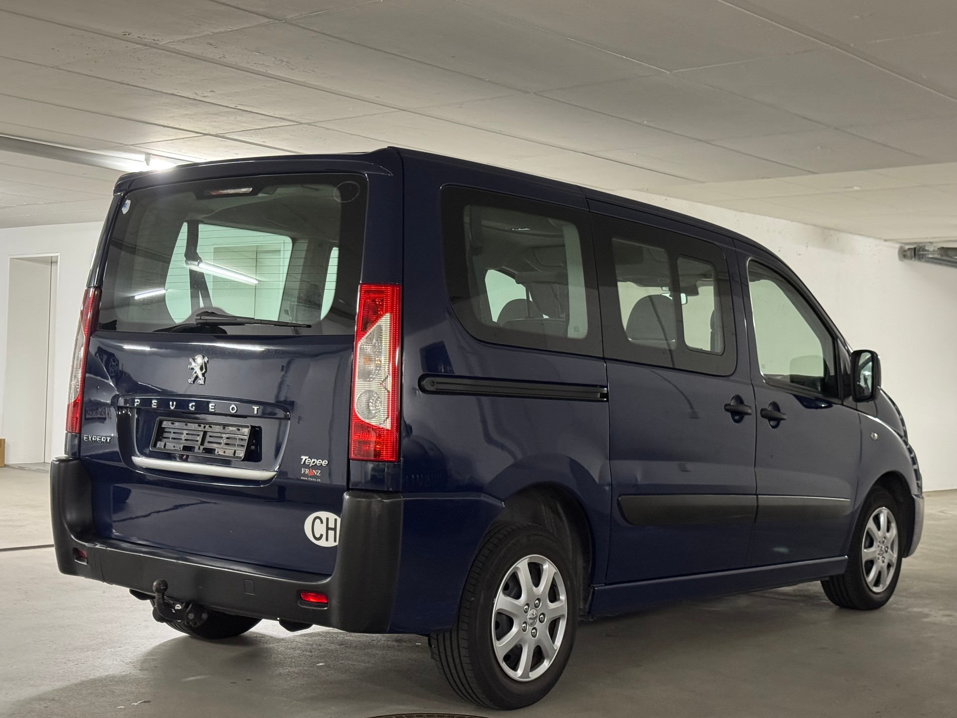 PEUGEOT Expert Tepee 1.6 HDi Confort L1-image-6