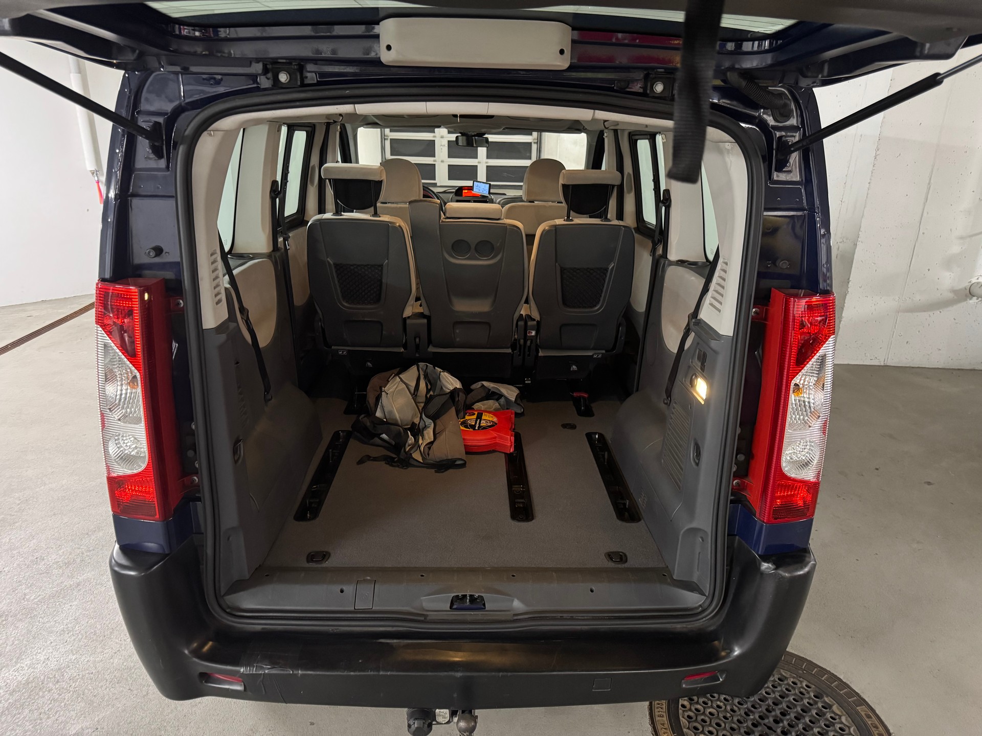 PEUGEOT Expert Tepee 1.6 HDi Confort L1-image-15