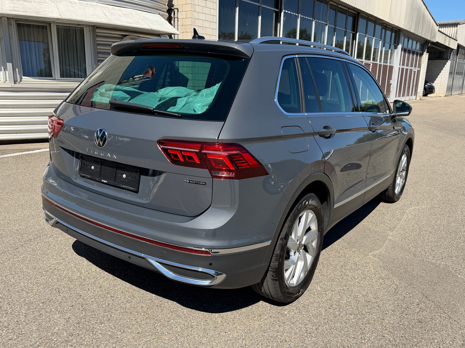VW Tiguan 2.0 TDI SCR Elegance 4Motion DSG-image-3