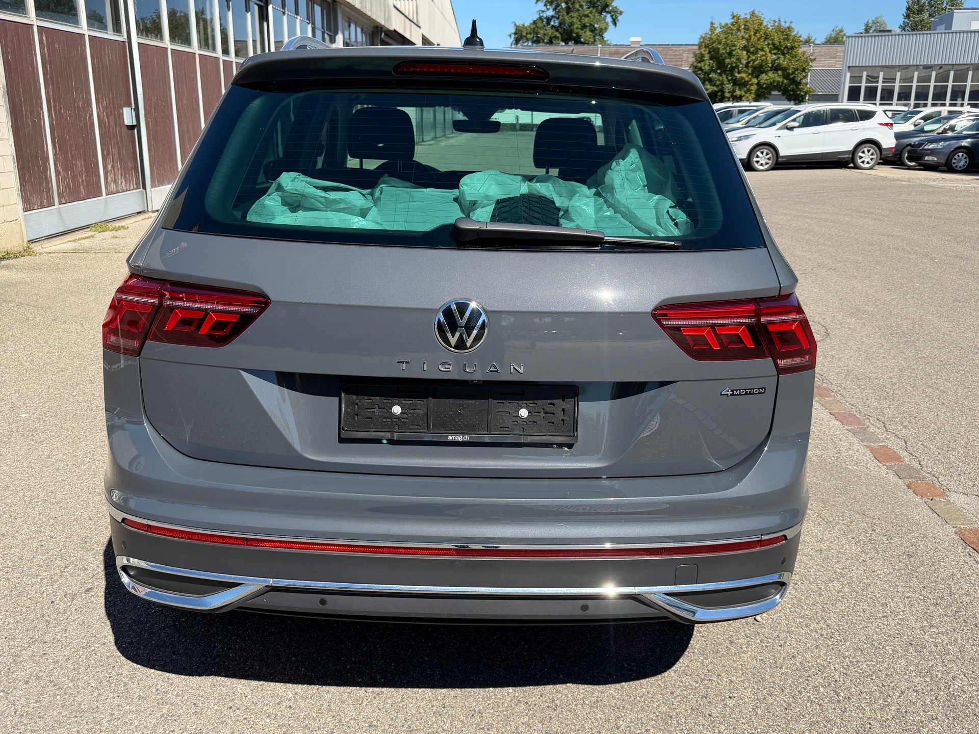 VW Tiguan 2.0 TDI SCR Elegance 4Motion DSG-image-13