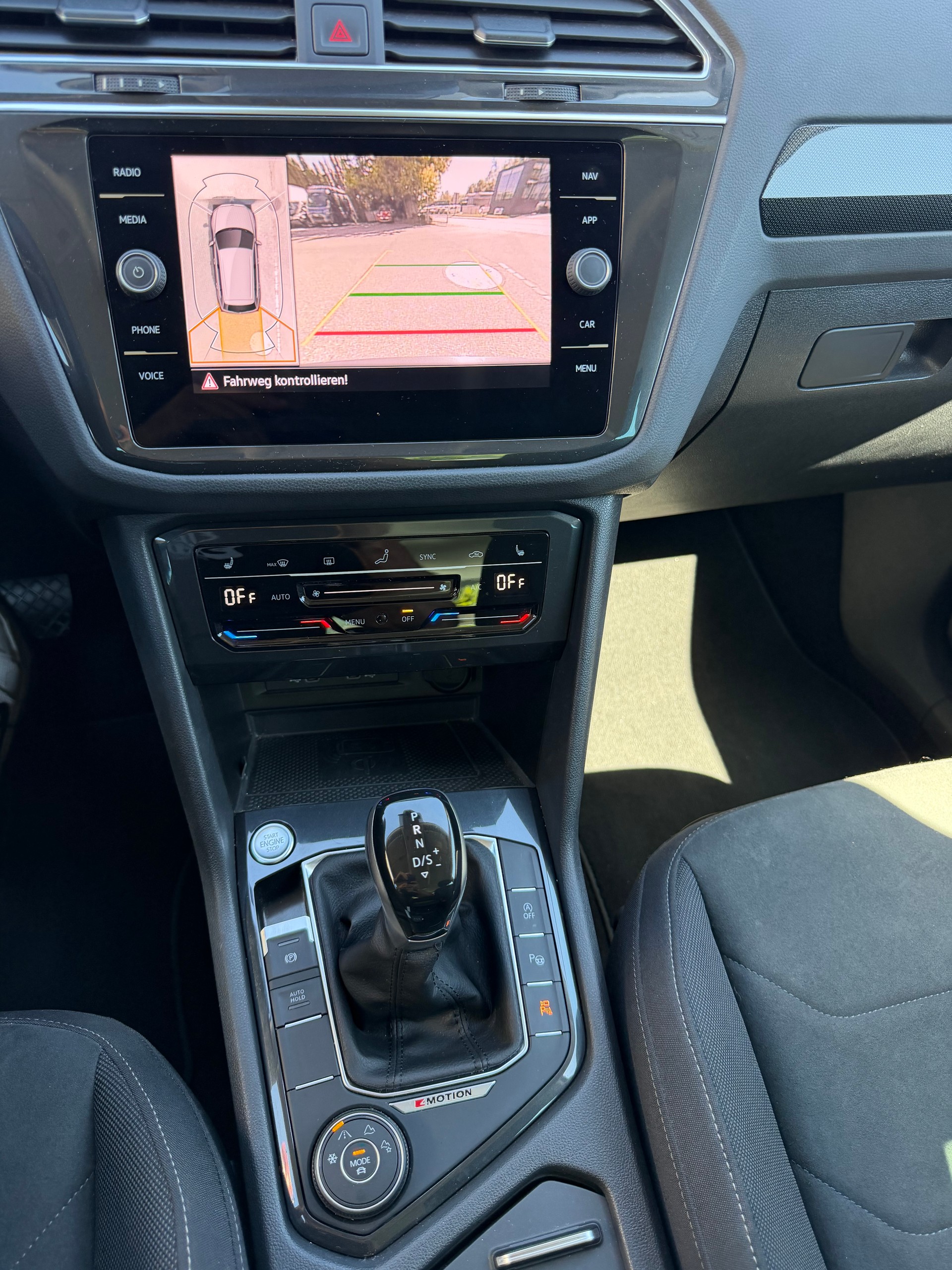 VW Tiguan 2.0 TDI SCR Elegance 4Motion DSG-image-11