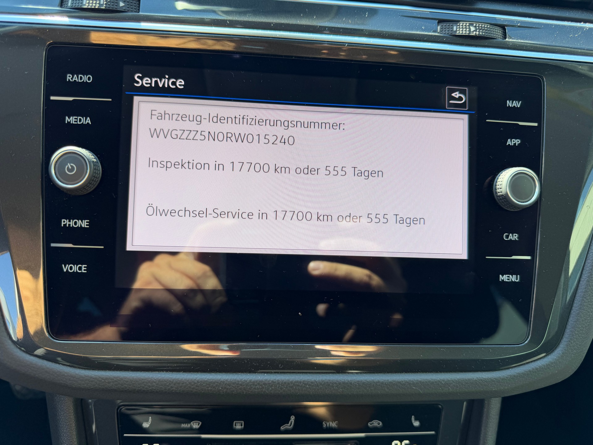 VW Tiguan 2.0 TDI SCR Elegance 4Motion DSG-image-12