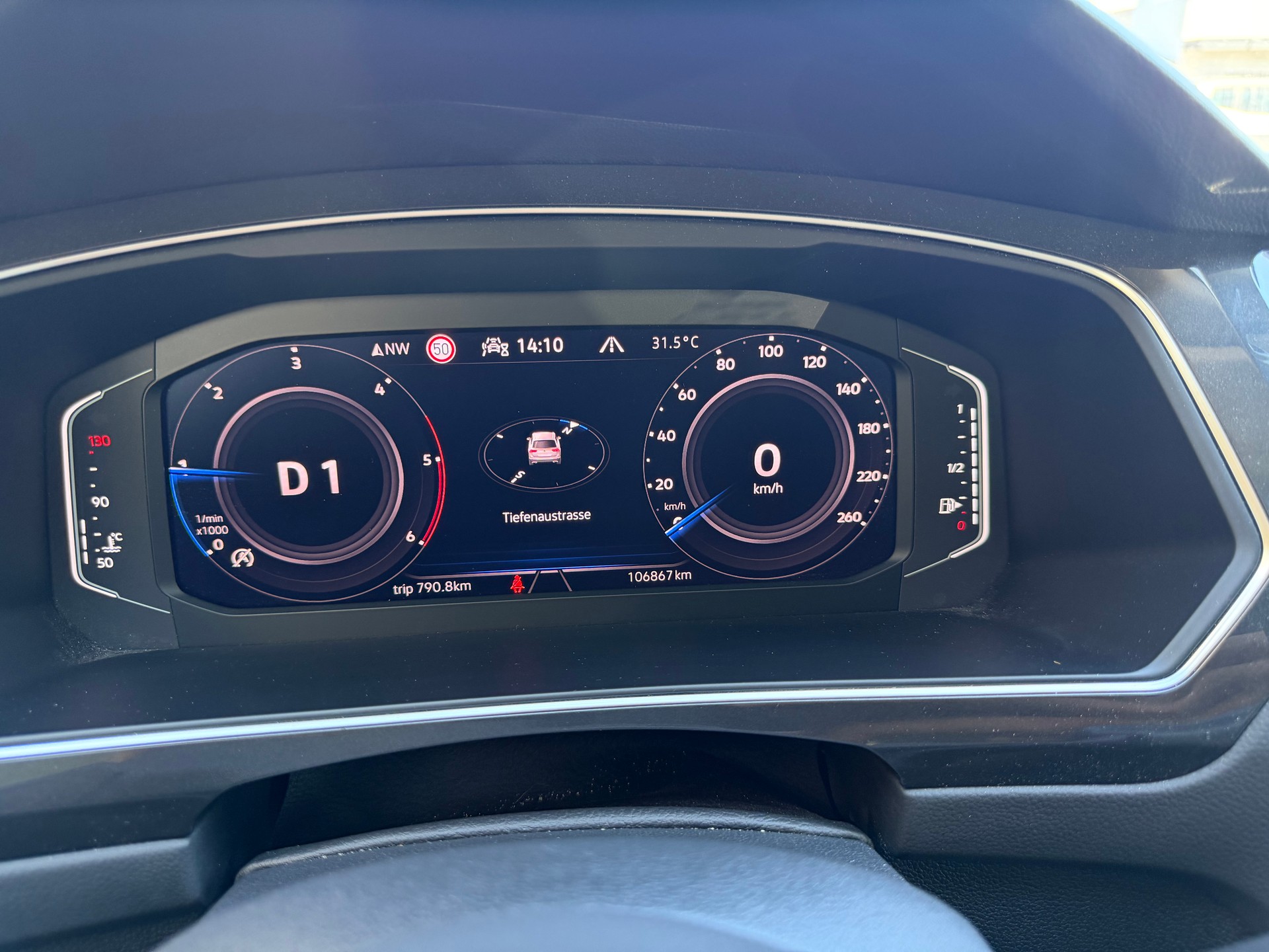 VW Tiguan 2.0 TDI SCR Elegance 4Motion DSG-image-9