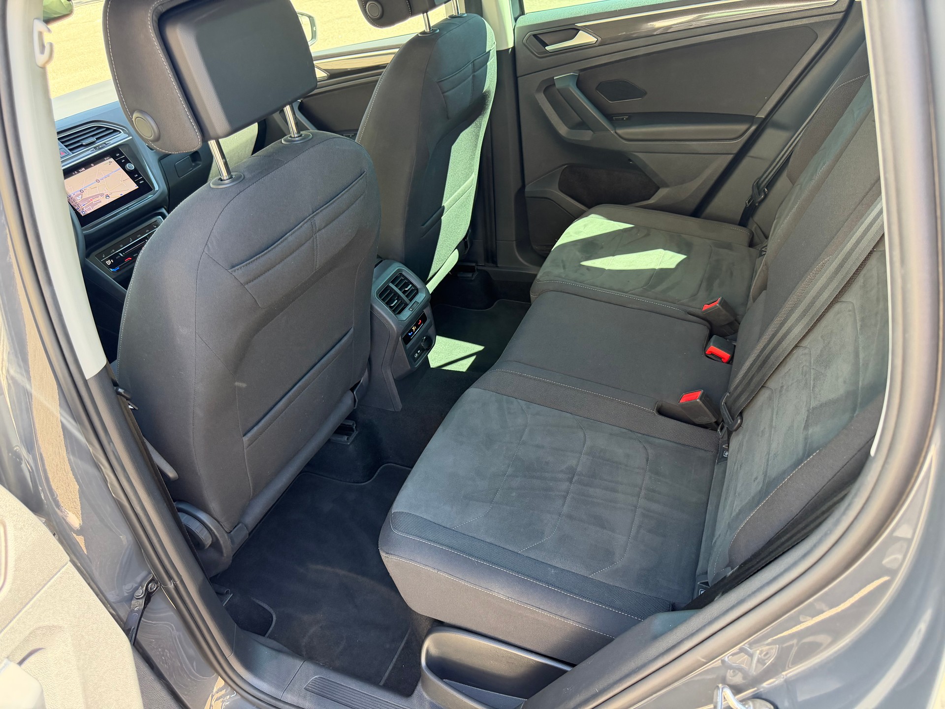 VW Tiguan 2.0 TDI SCR Elegance 4Motion DSG-image-10