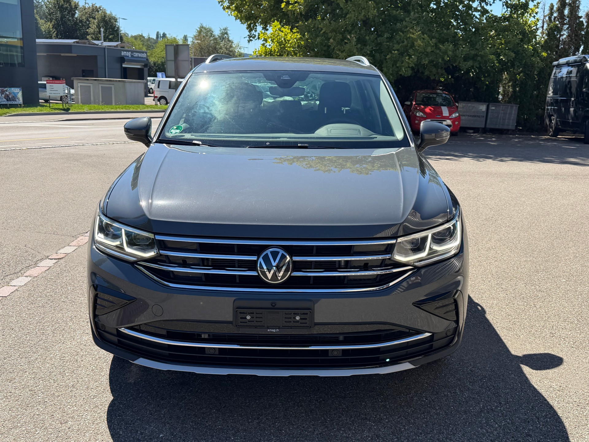 VW Tiguan 2.0 TDI SCR Elegance 4Motion DSG-image-2