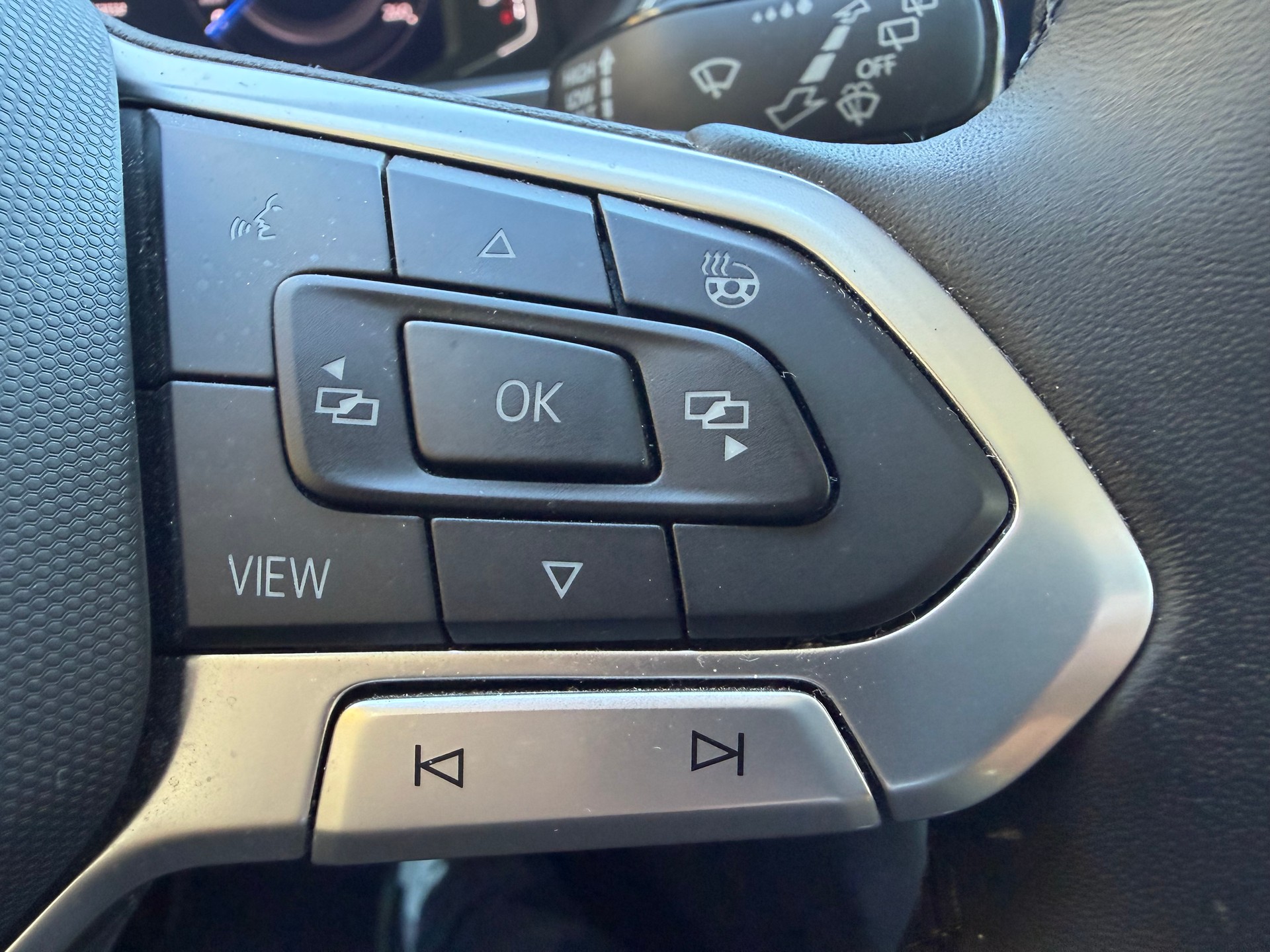 VW Tiguan 2.0 TDI SCR Elegance 4Motion DSG-image-7