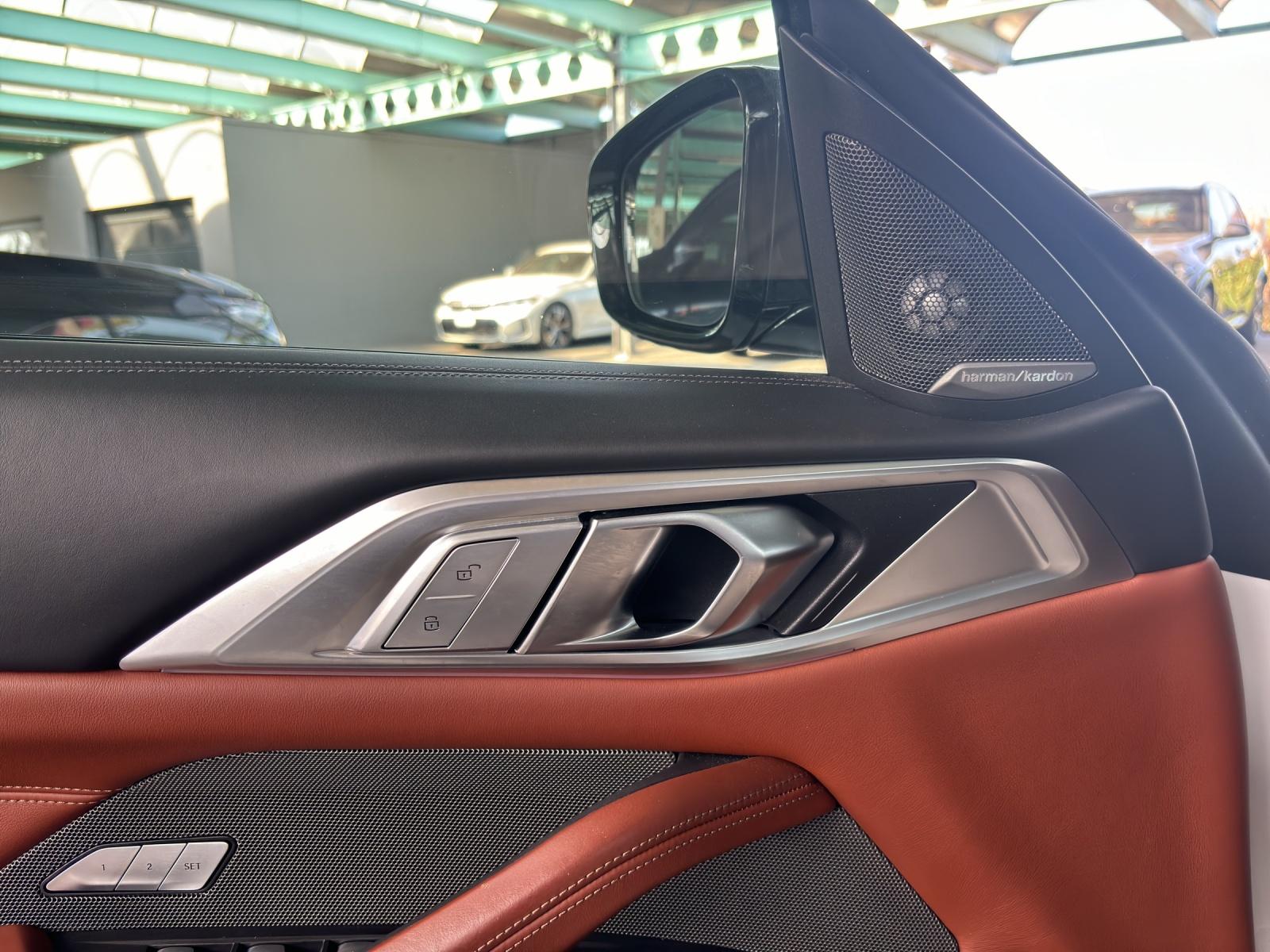 BMW M440i xDrive Cabrio-image-18