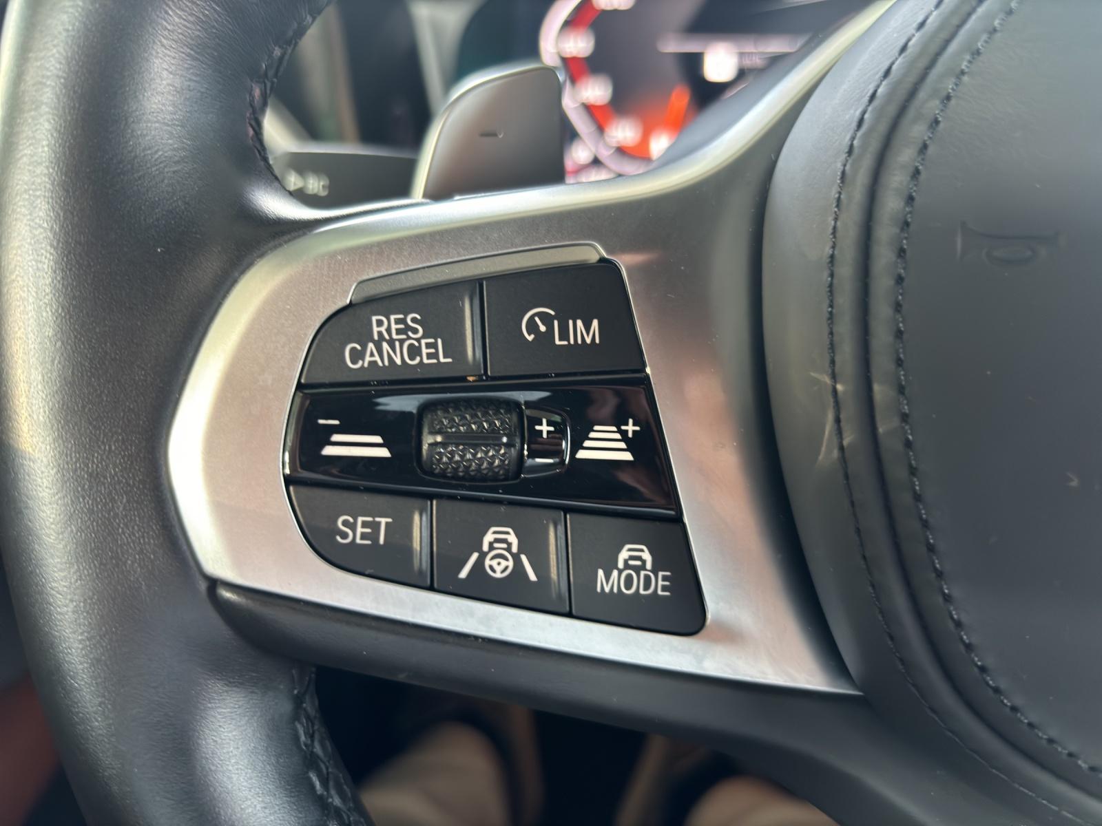 BMW M440i xDrive Cabrio-image-8