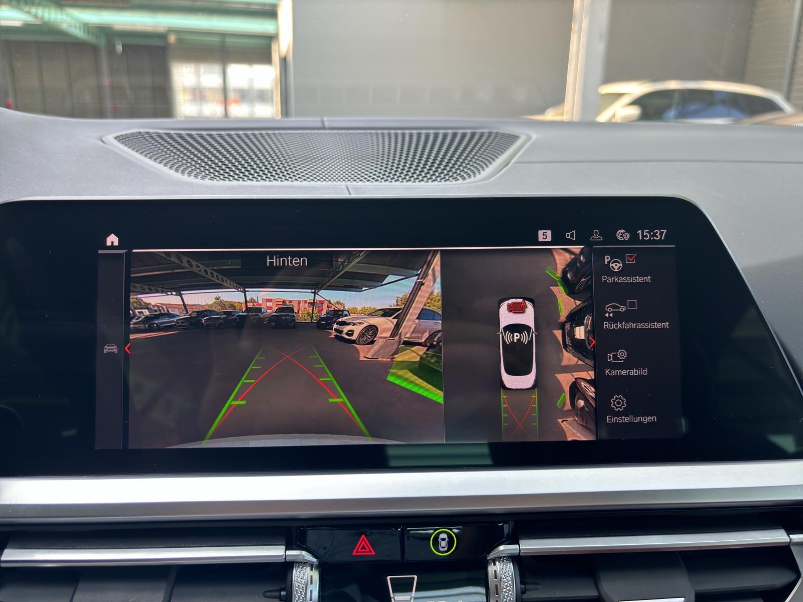 BMW M440i xDrive Cabrio-image-13