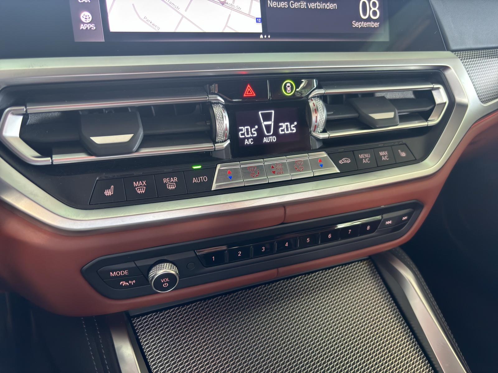 BMW M440i xDrive Cabrio-image-14