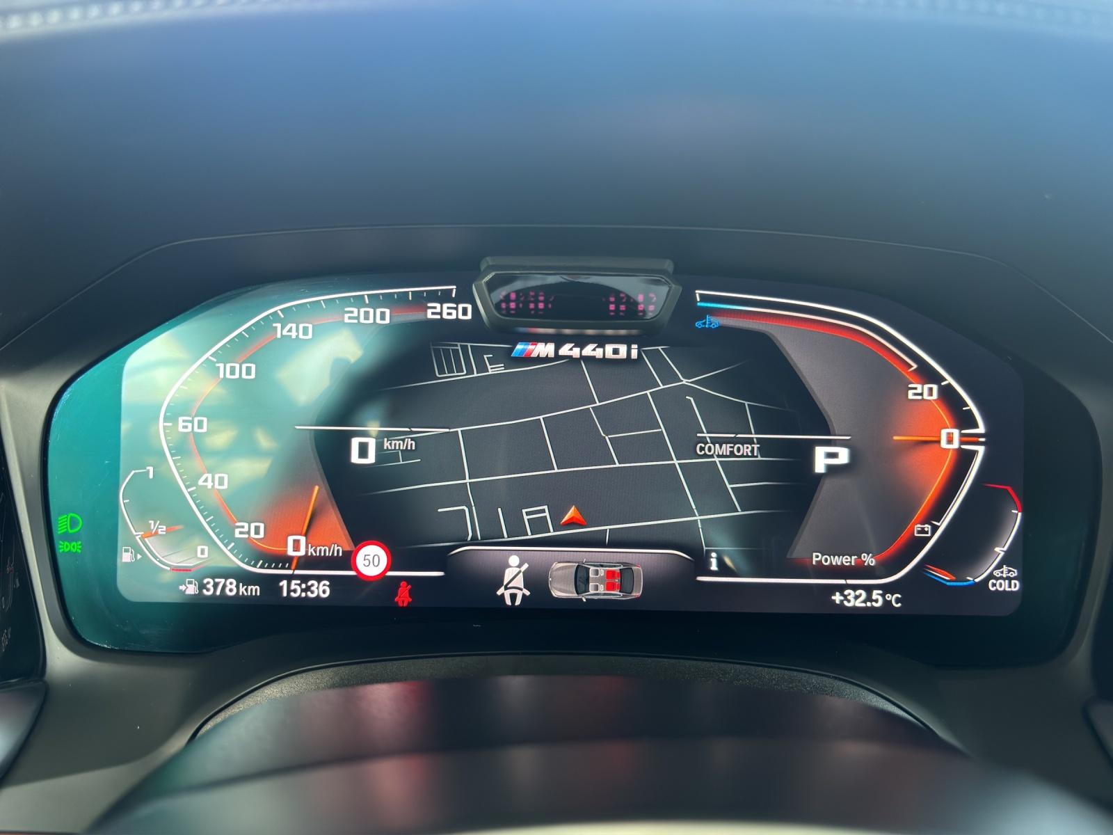 BMW M440i xDrive Cabrio-image-11