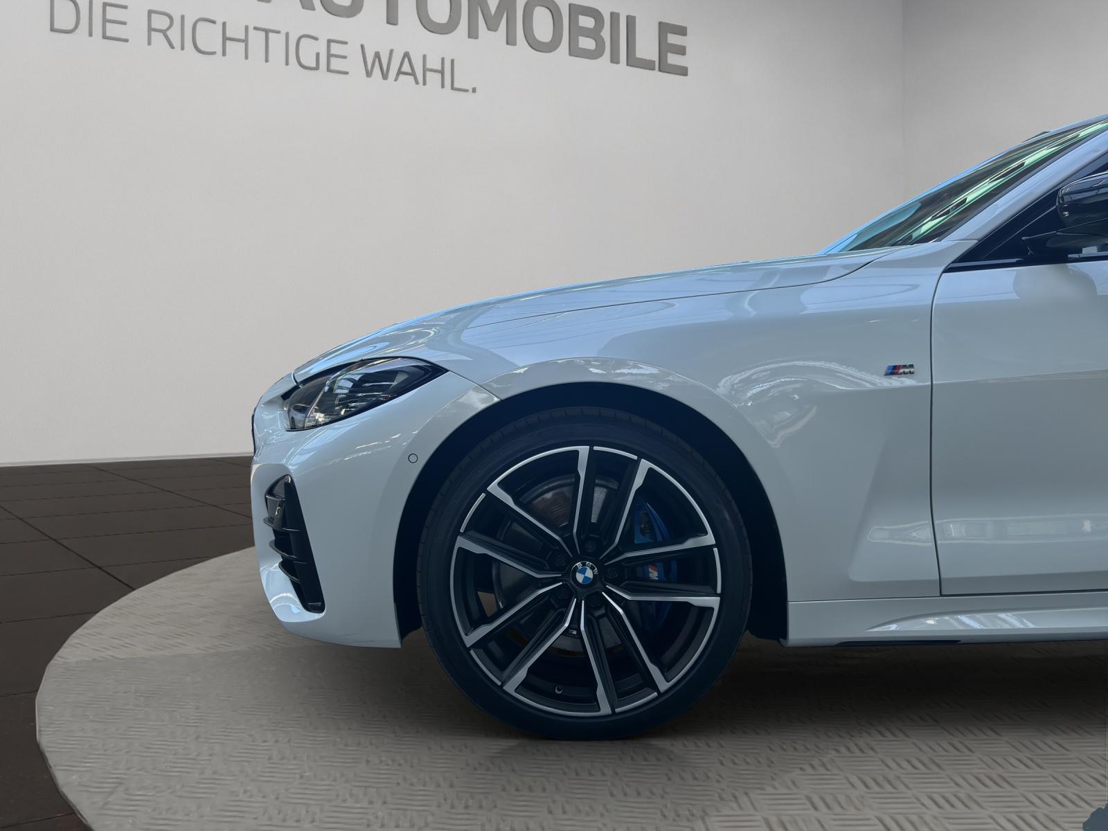 BMW M440i xDrive Cabrio-image-23