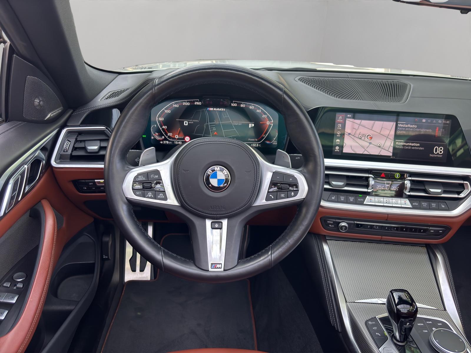 BMW M440i xDrive Cabrio-image-6