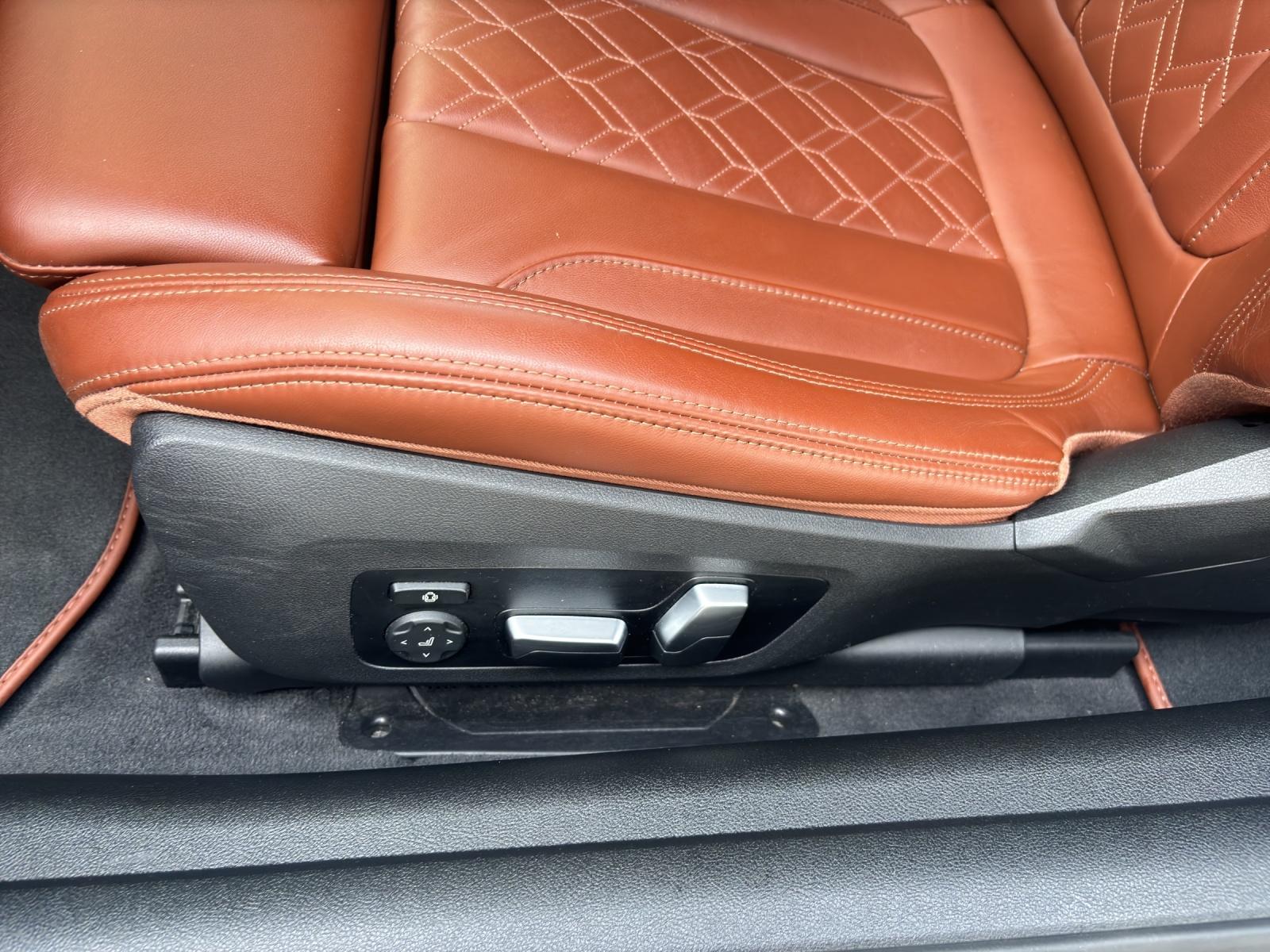 BMW M440i xDrive Cabrio-image-19