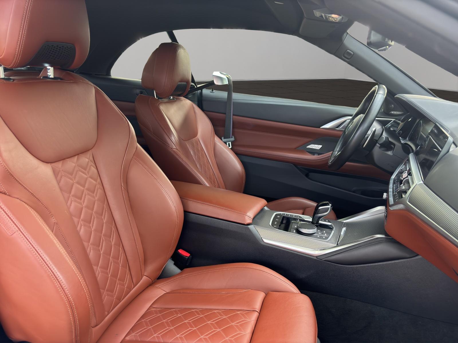 BMW M440i xDrive Cabrio-image-16