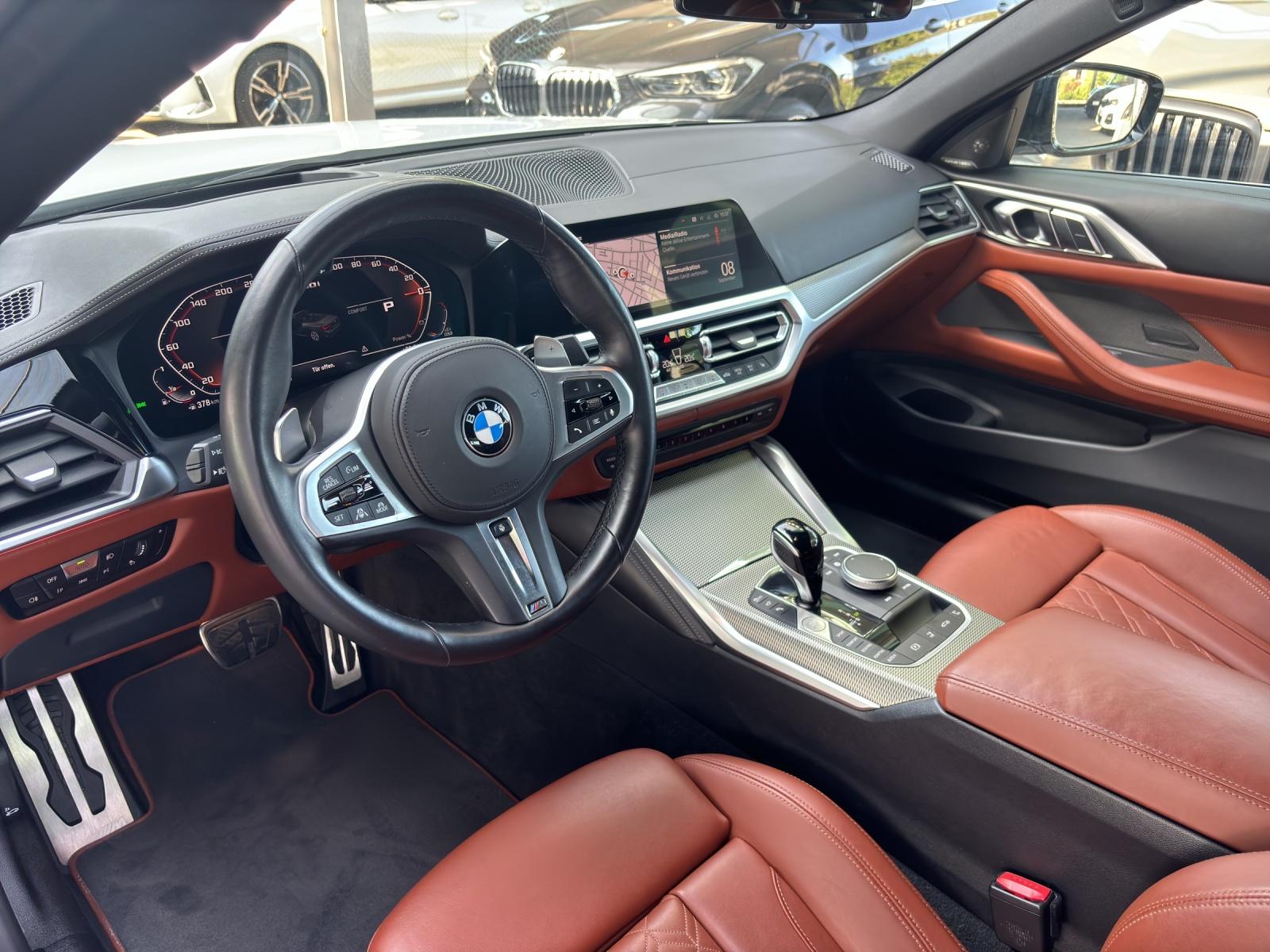 BMW M440i xDrive Cabrio-image-5