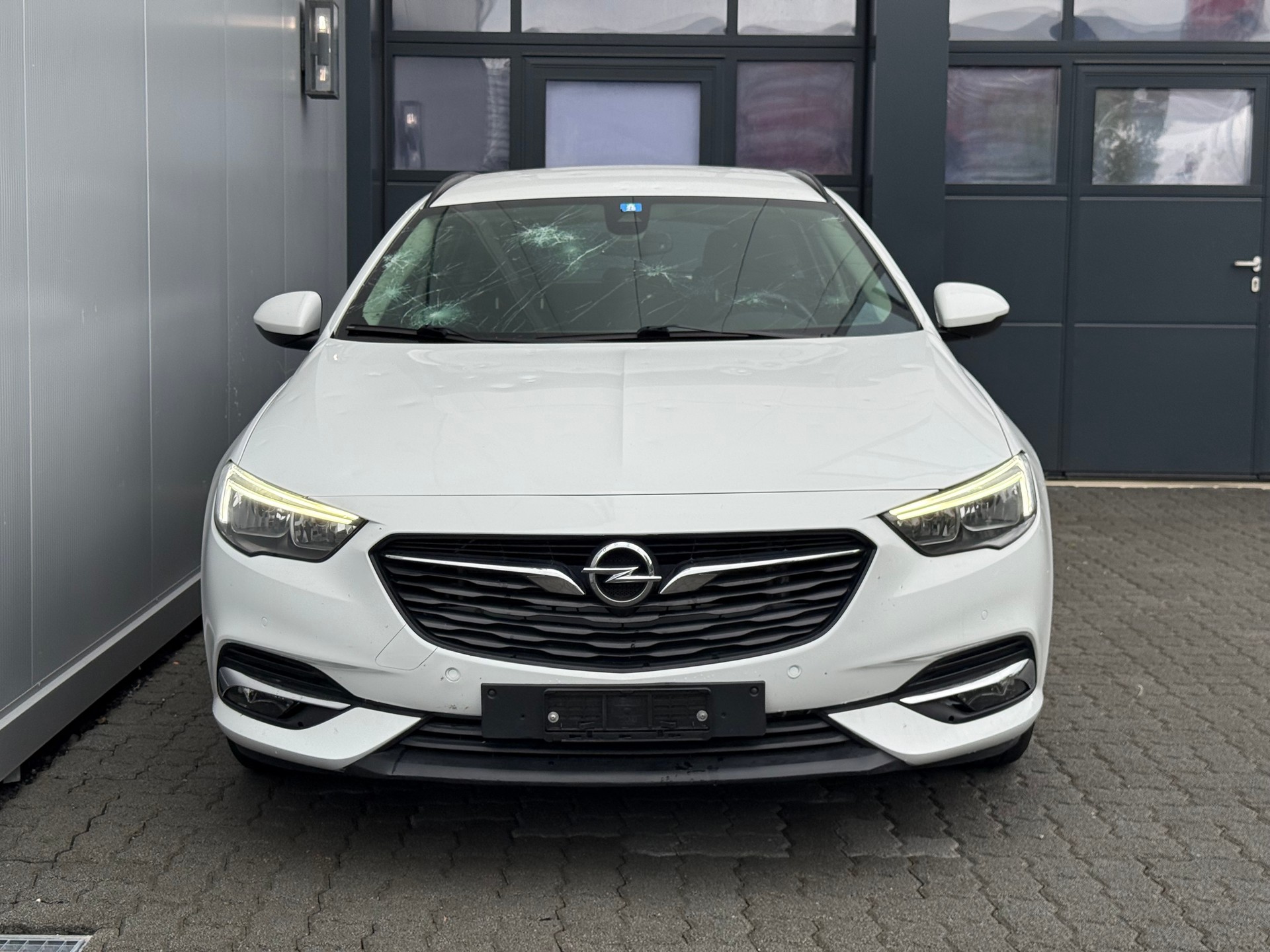 OPEL Insignia 1.6 CDTI Grand Sport Edition Automatic-image-3