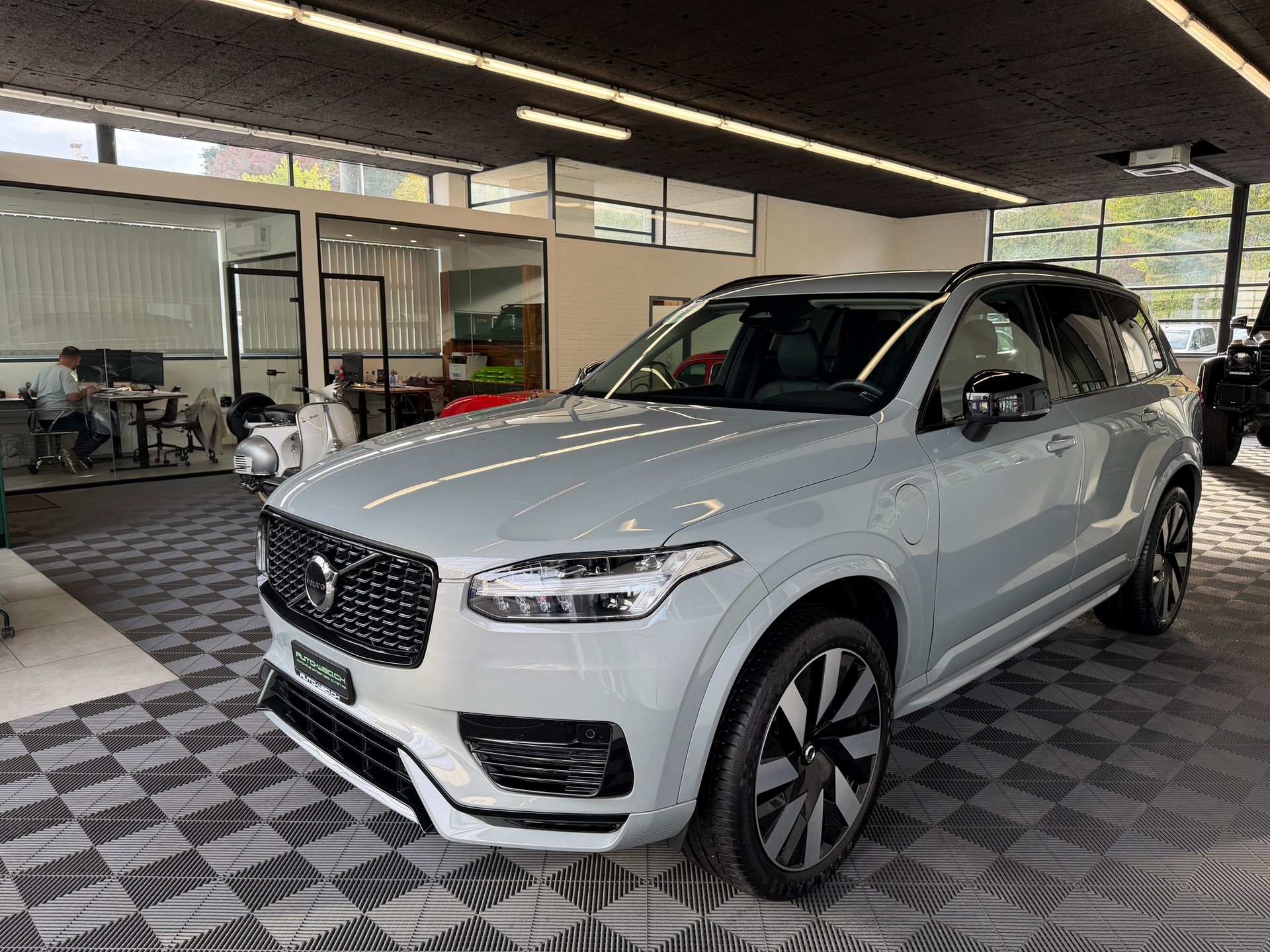 VOLVO XC90 T8 eAWD PluginHybrid Plus Dark Geartronic-image-5