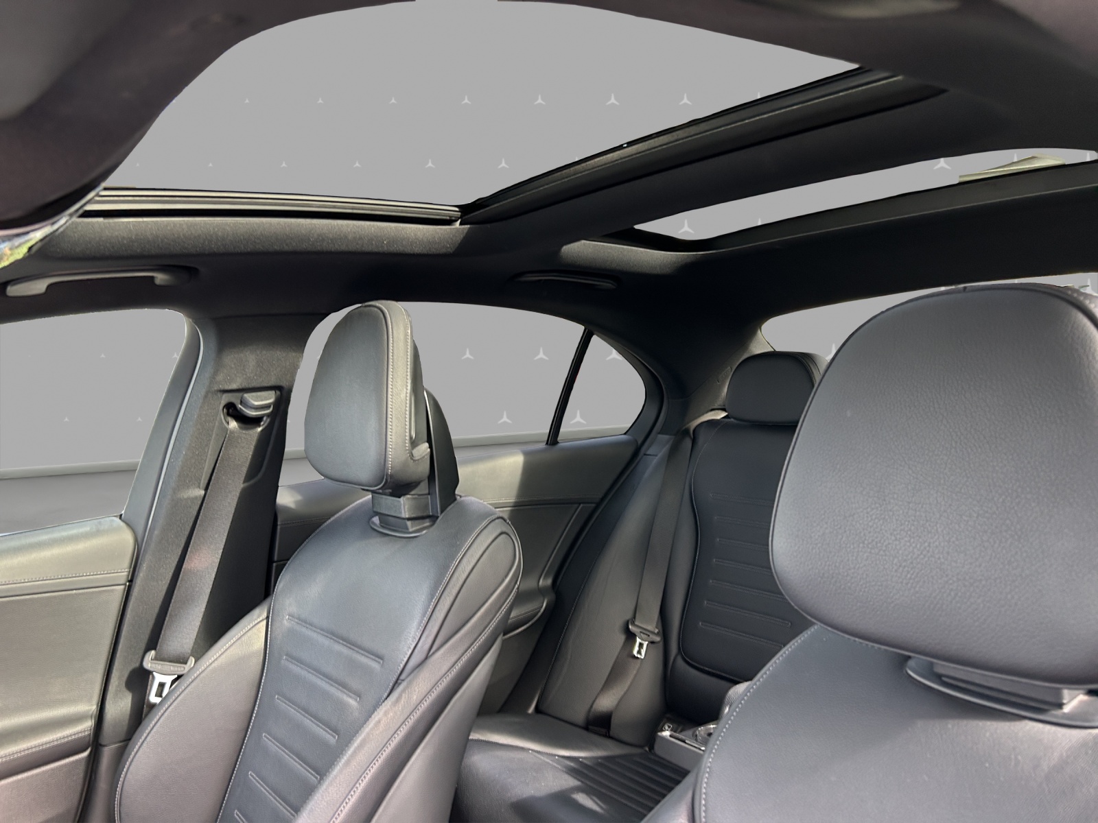 MERCEDES-BENZ C 300 4Matic AMG Line-image-8