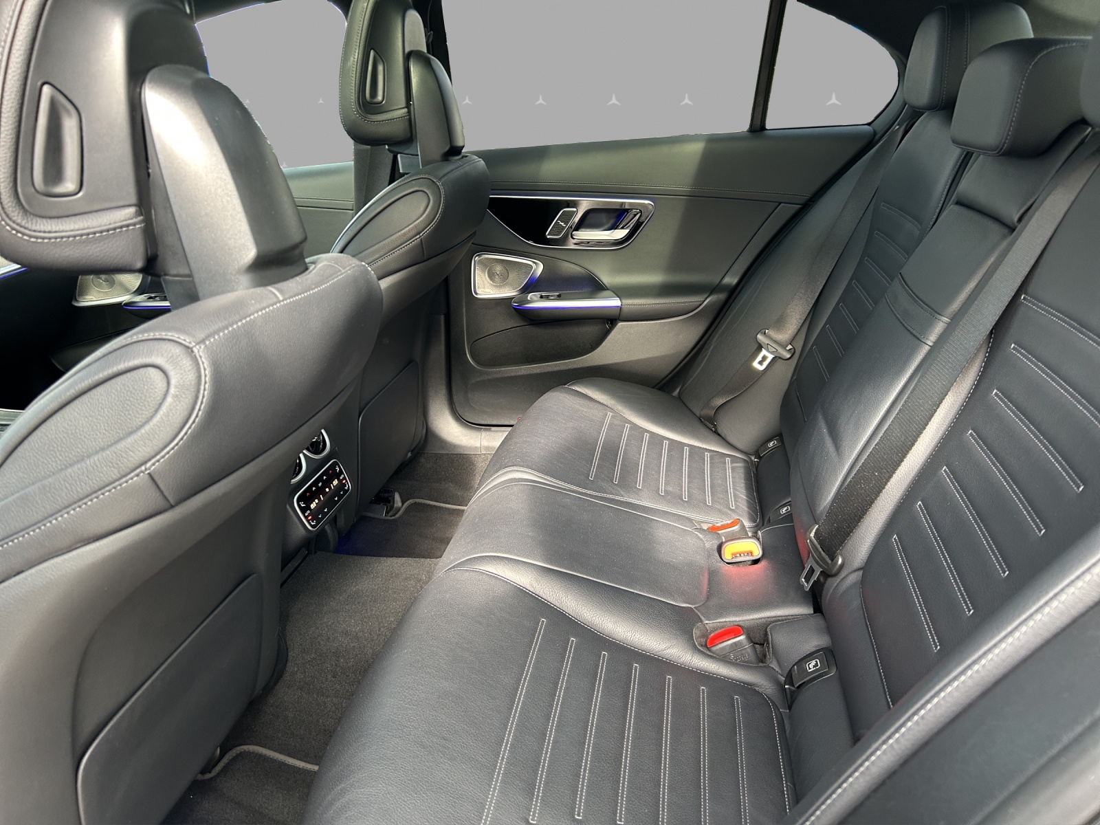 MERCEDES-BENZ C 300 4Matic AMG Line-image-13