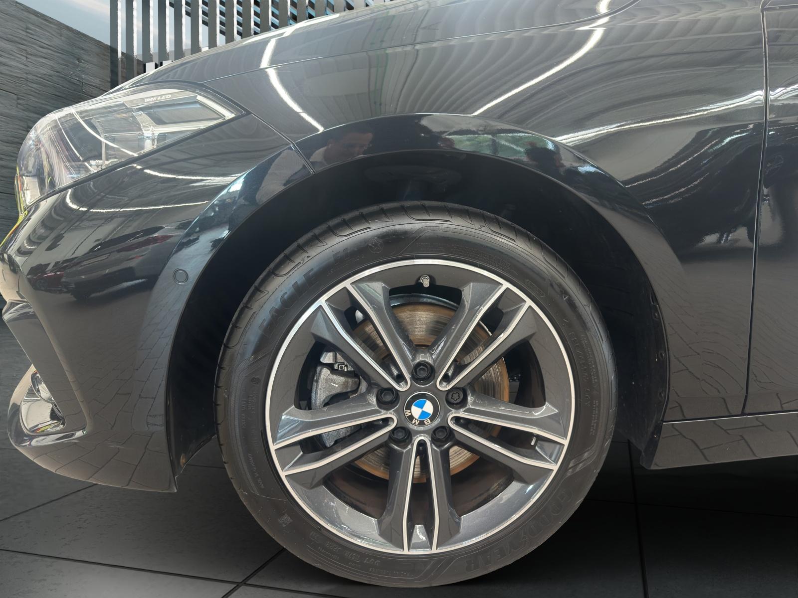 BMW 118i MODELL SPORT LINE-image-8