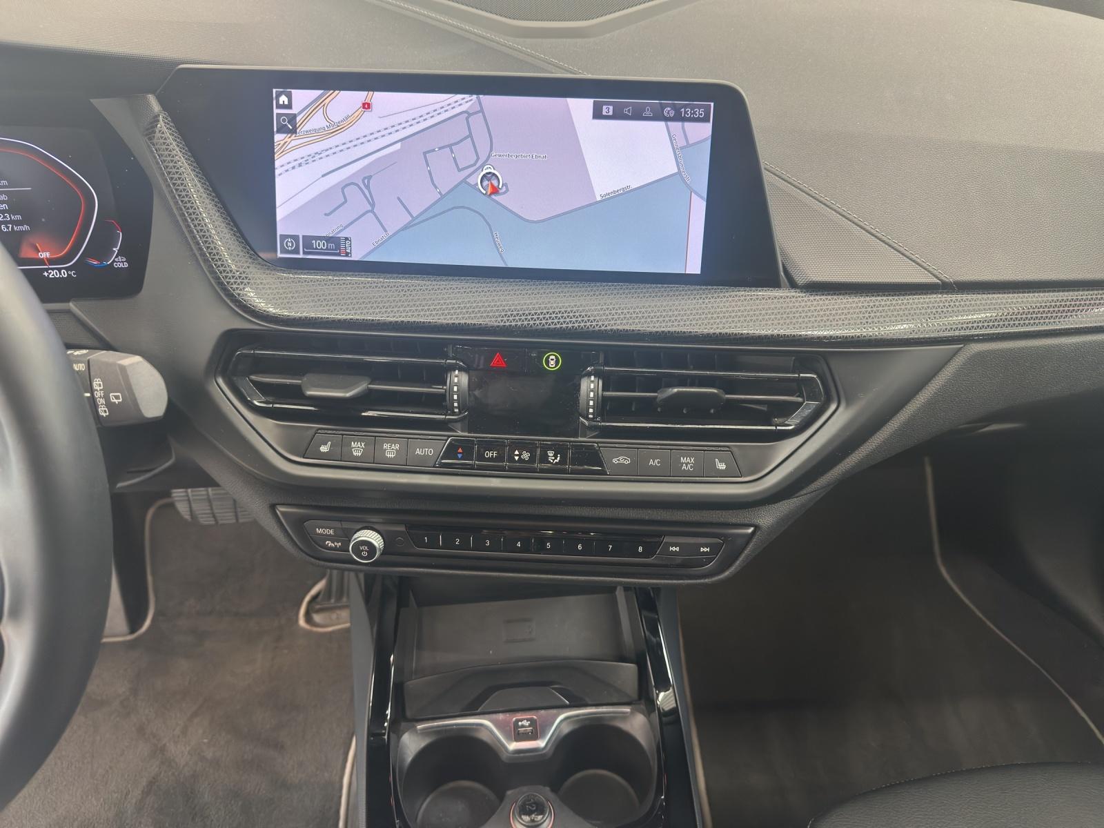 BMW 118i MODELL SPORT LINE-image-12