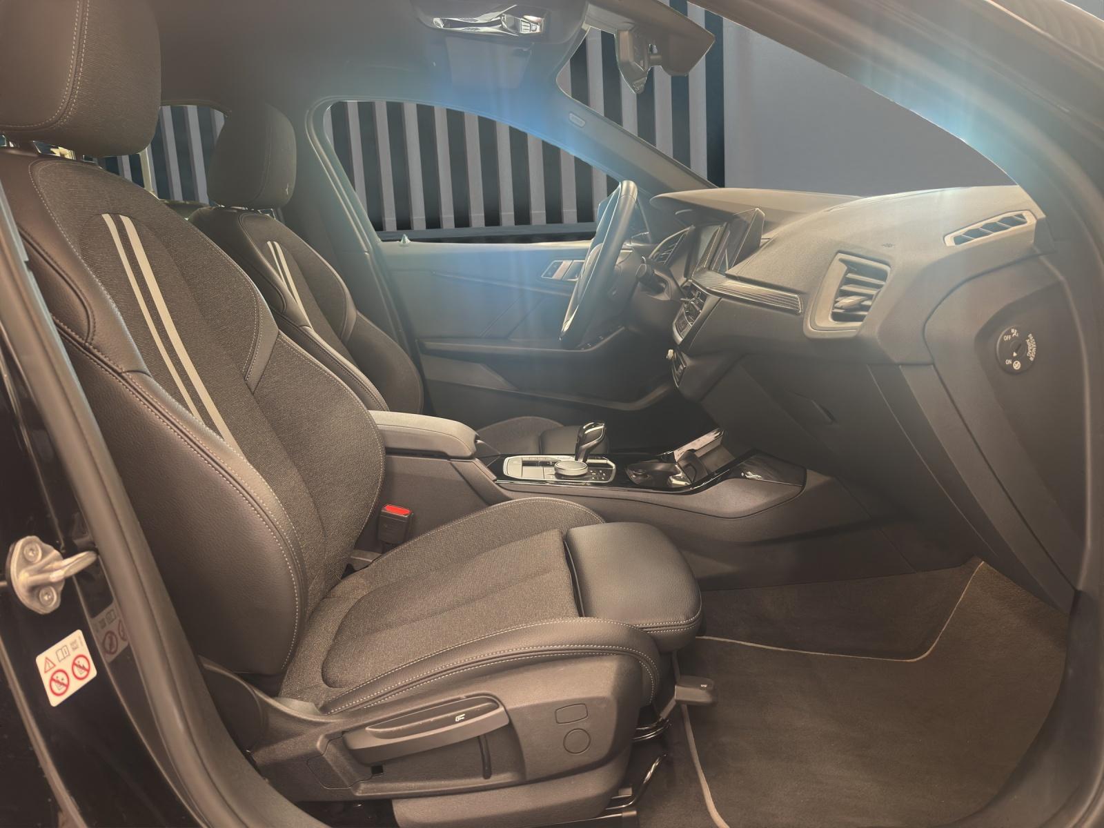 BMW 118i MODELL SPORT LINE-image-16