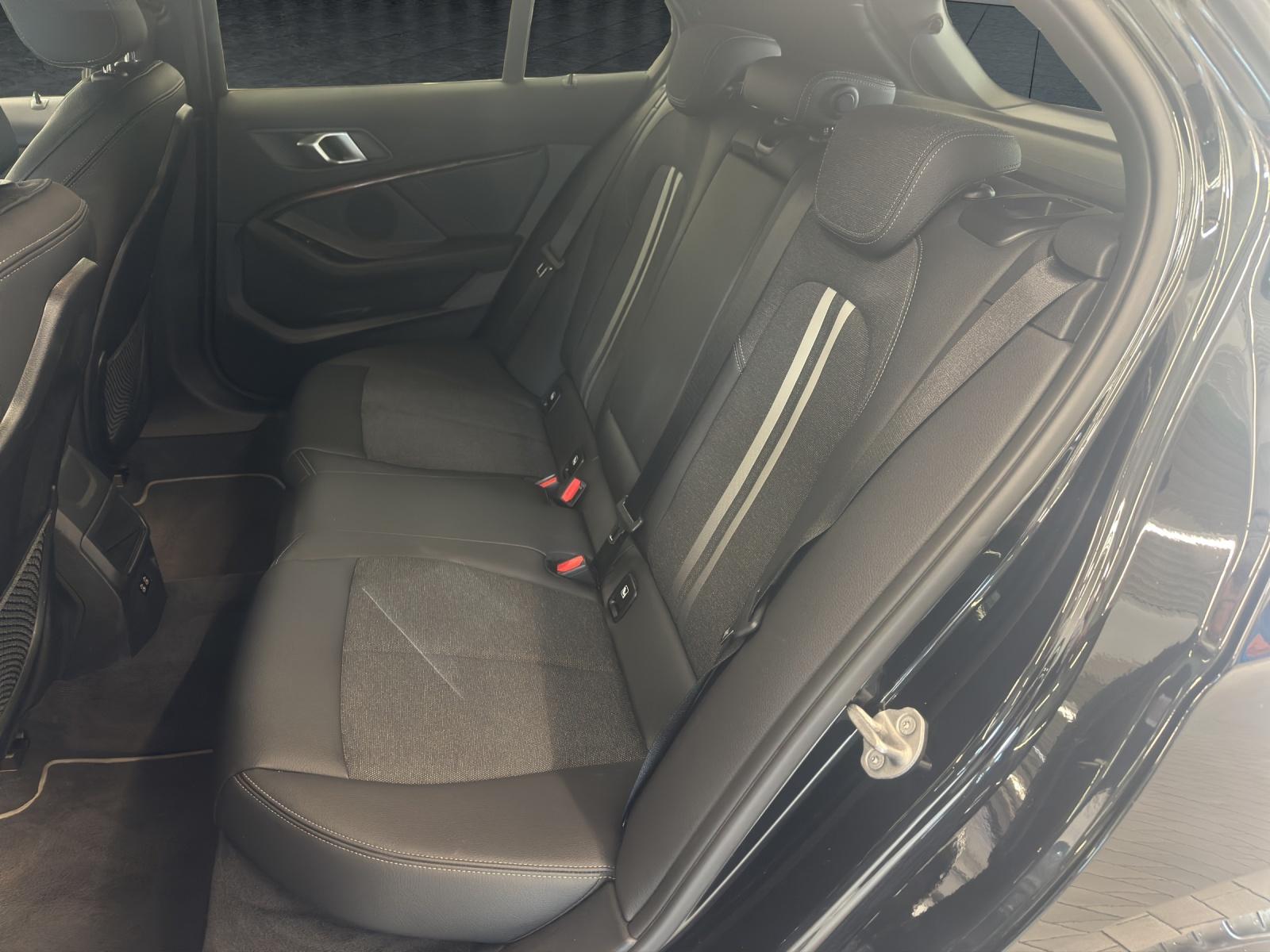 BMW 118i MODELL SPORT LINE-image-18