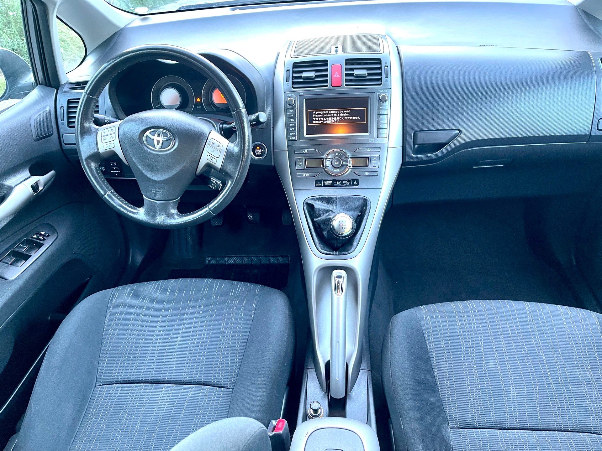 TOYOTA Auris 1.6 Linea Luna-image-1