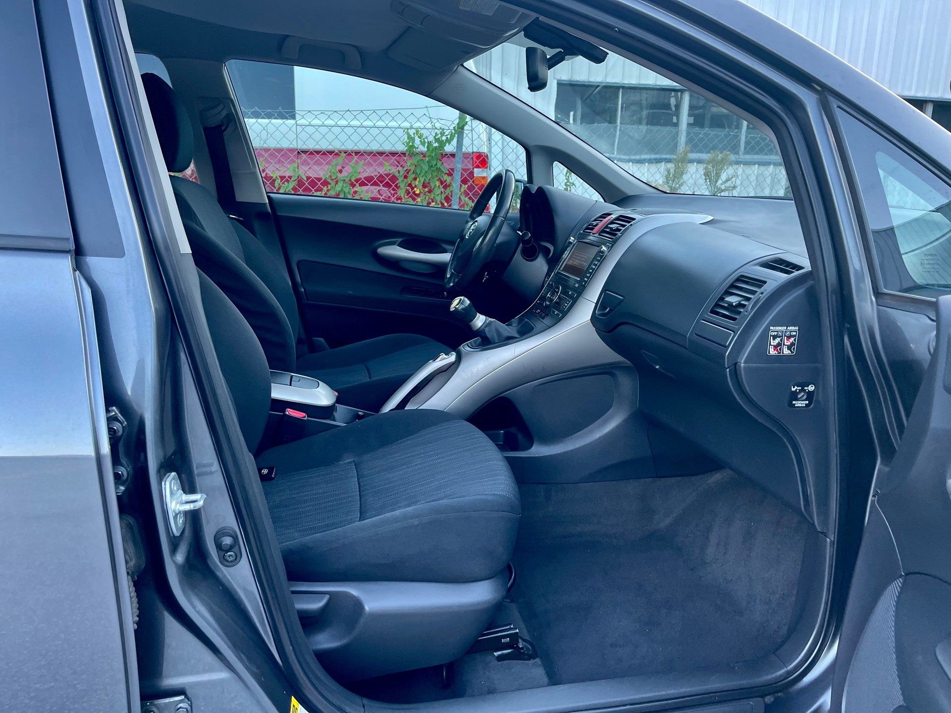 TOYOTA Auris 1.6 Linea Luna-image-12