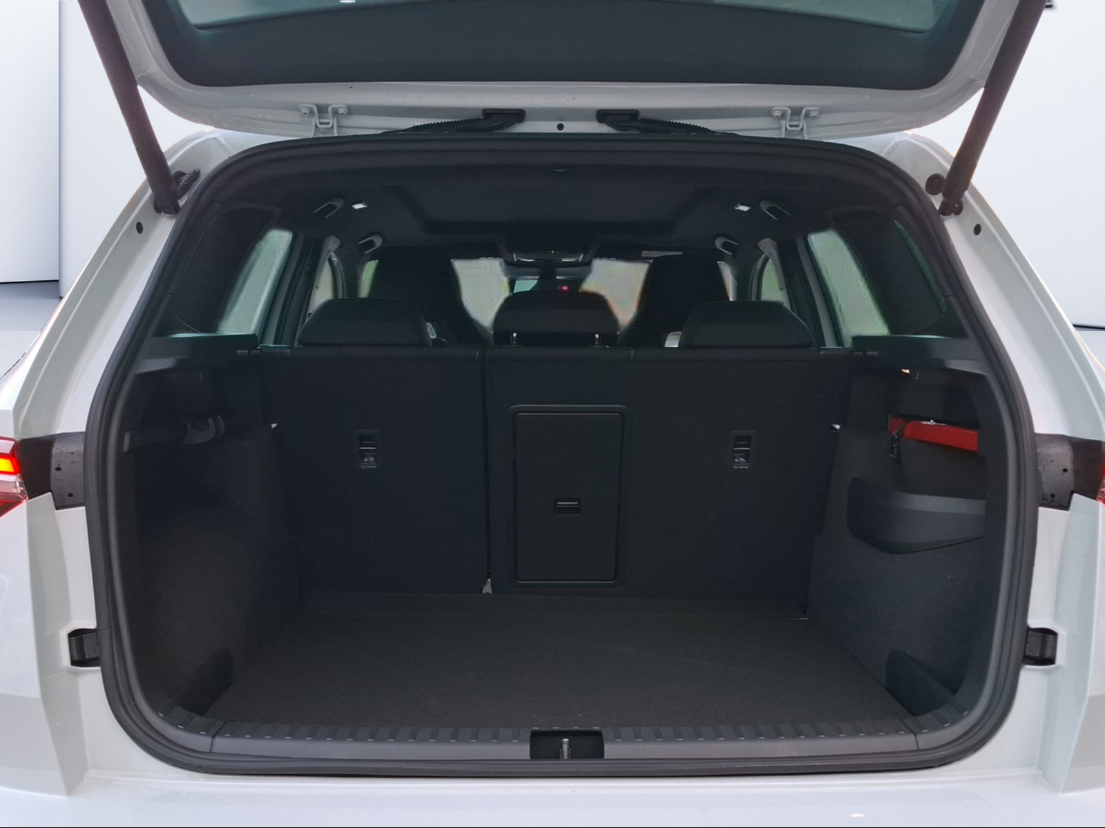 SKODA Karoq 2.0 TSI SportLine 4x4 DSG-image-8