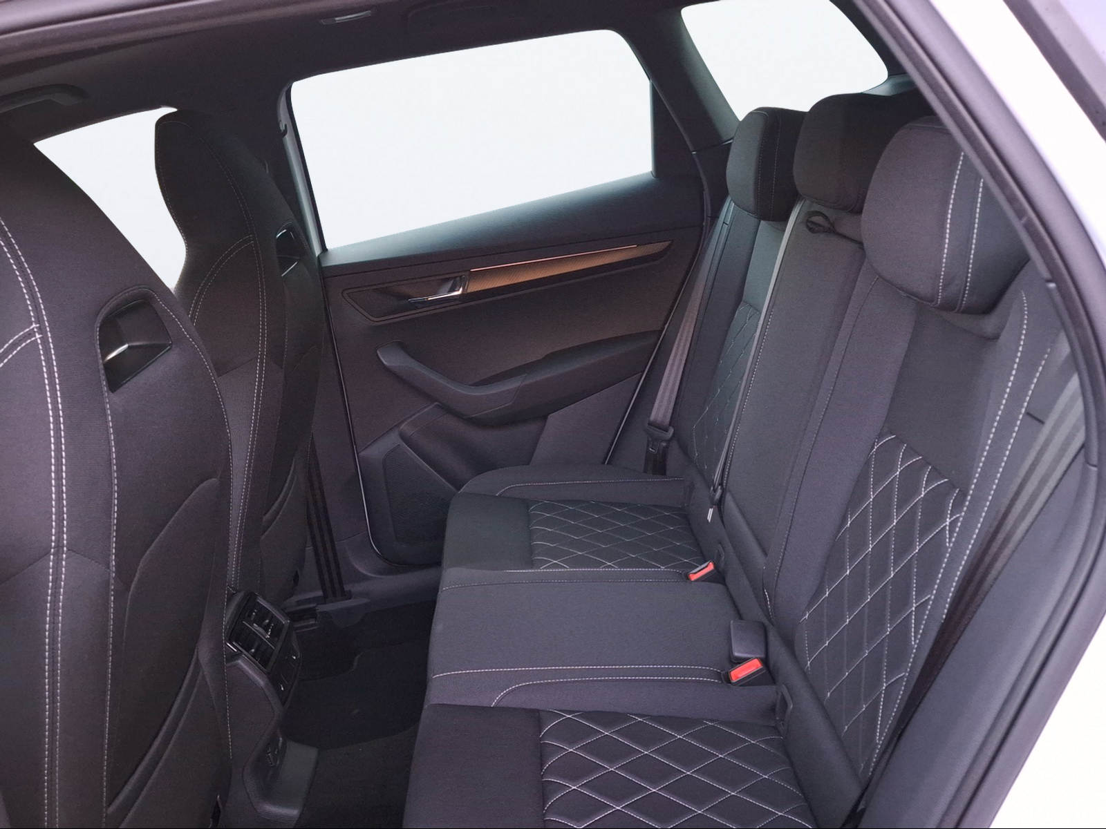SKODA Karoq 2.0 TSI SportLine 4x4 DSG-image-13