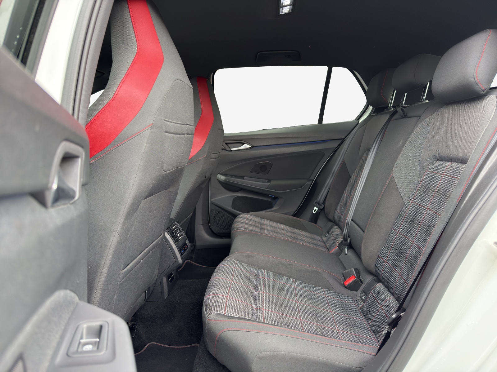 VW Golf 2.0 TSI GTI DSG-image-11