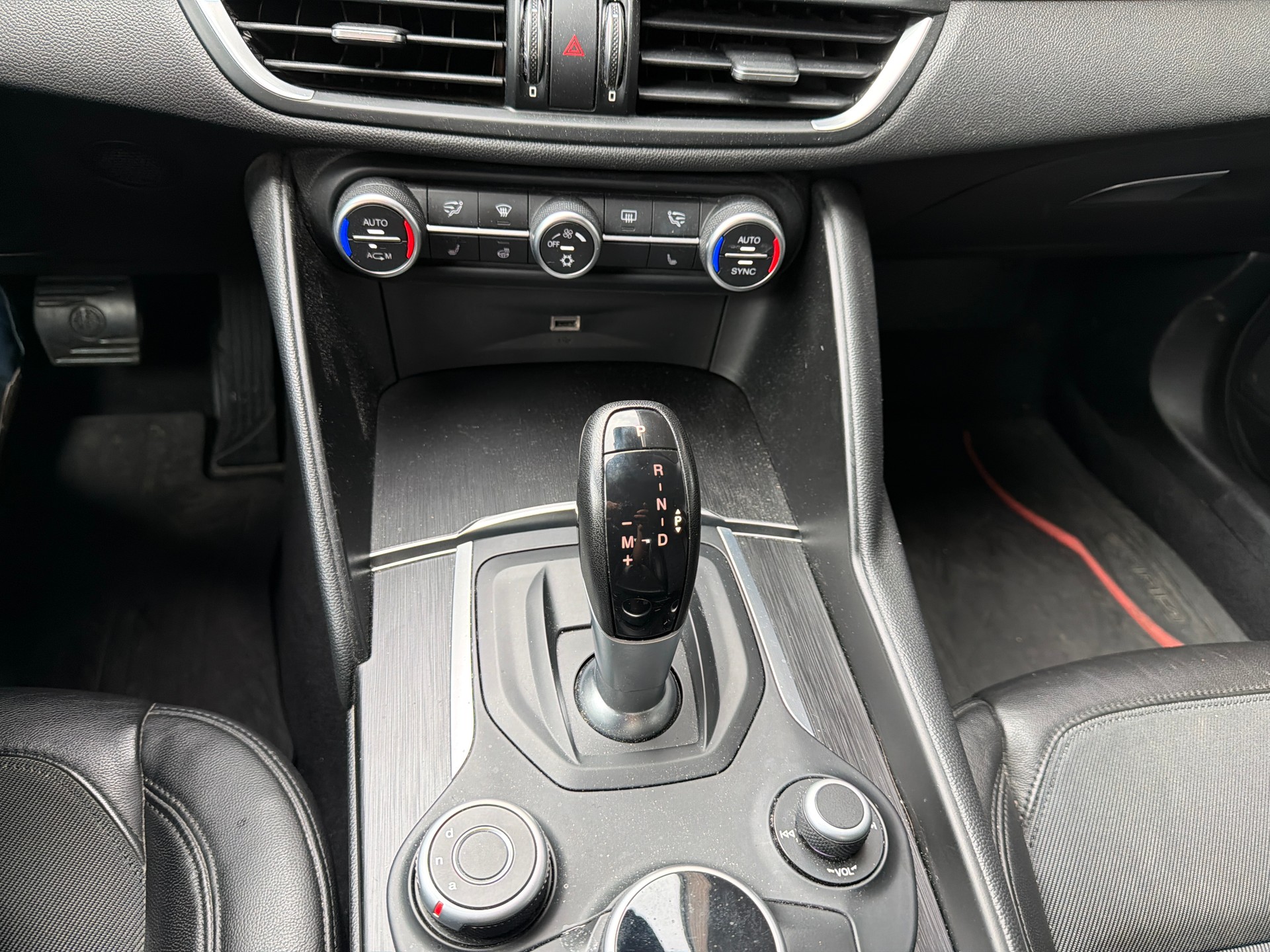 ALFA ROMEO Giulia 2.2 JTDM Super Automatic-image-12