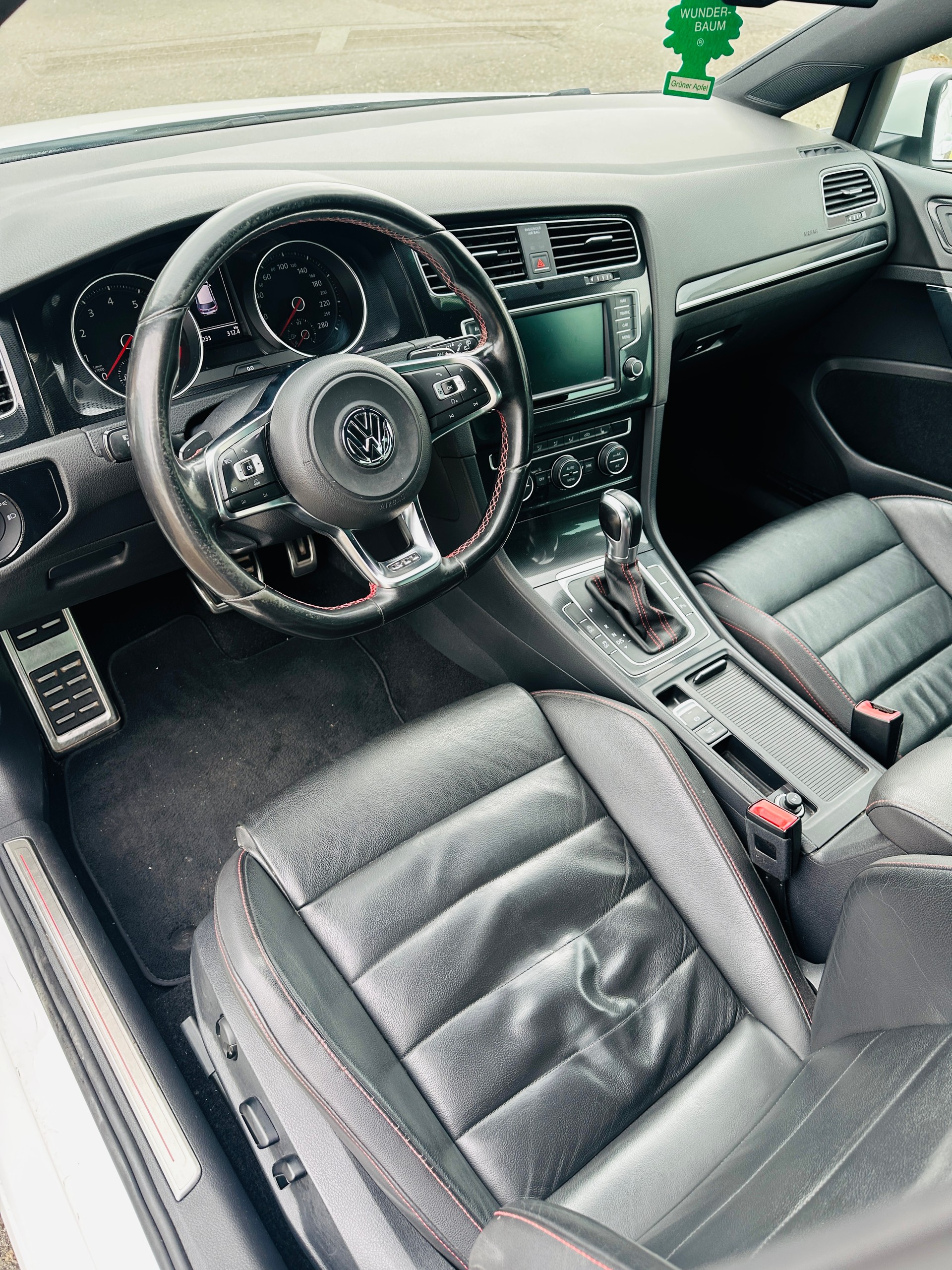 VW Golf 2.0 TSI GTI Performance DSG-image-11