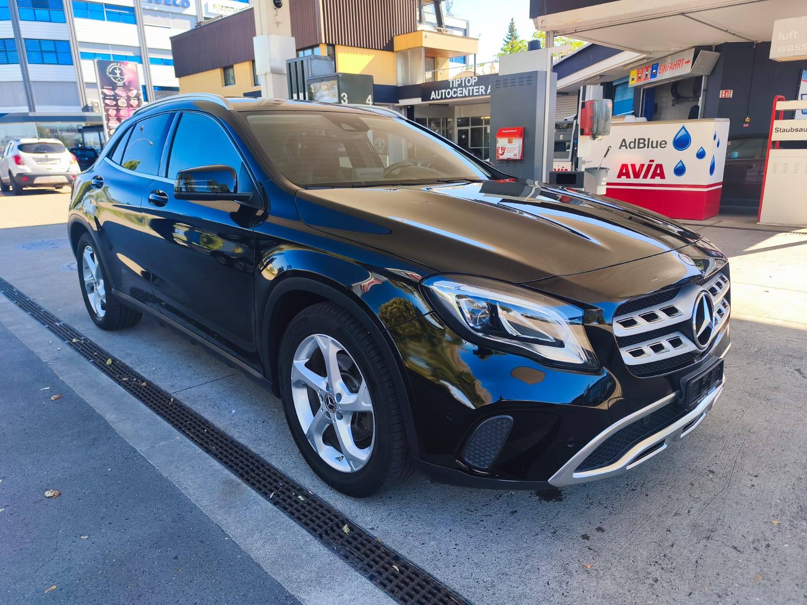 MERCEDES-BENZ GLA 220 AMG Line 4Matic 7G-DCT-image-0