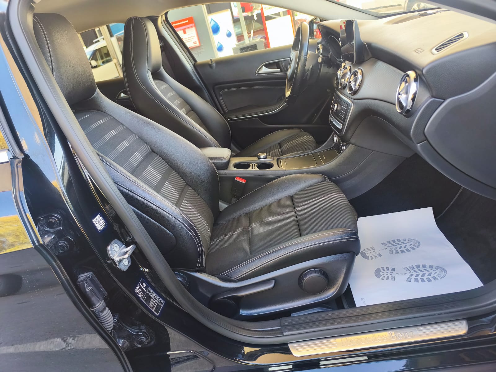 MERCEDES-BENZ GLA 220 AMG Line 4Matic 7G-DCT-image-9