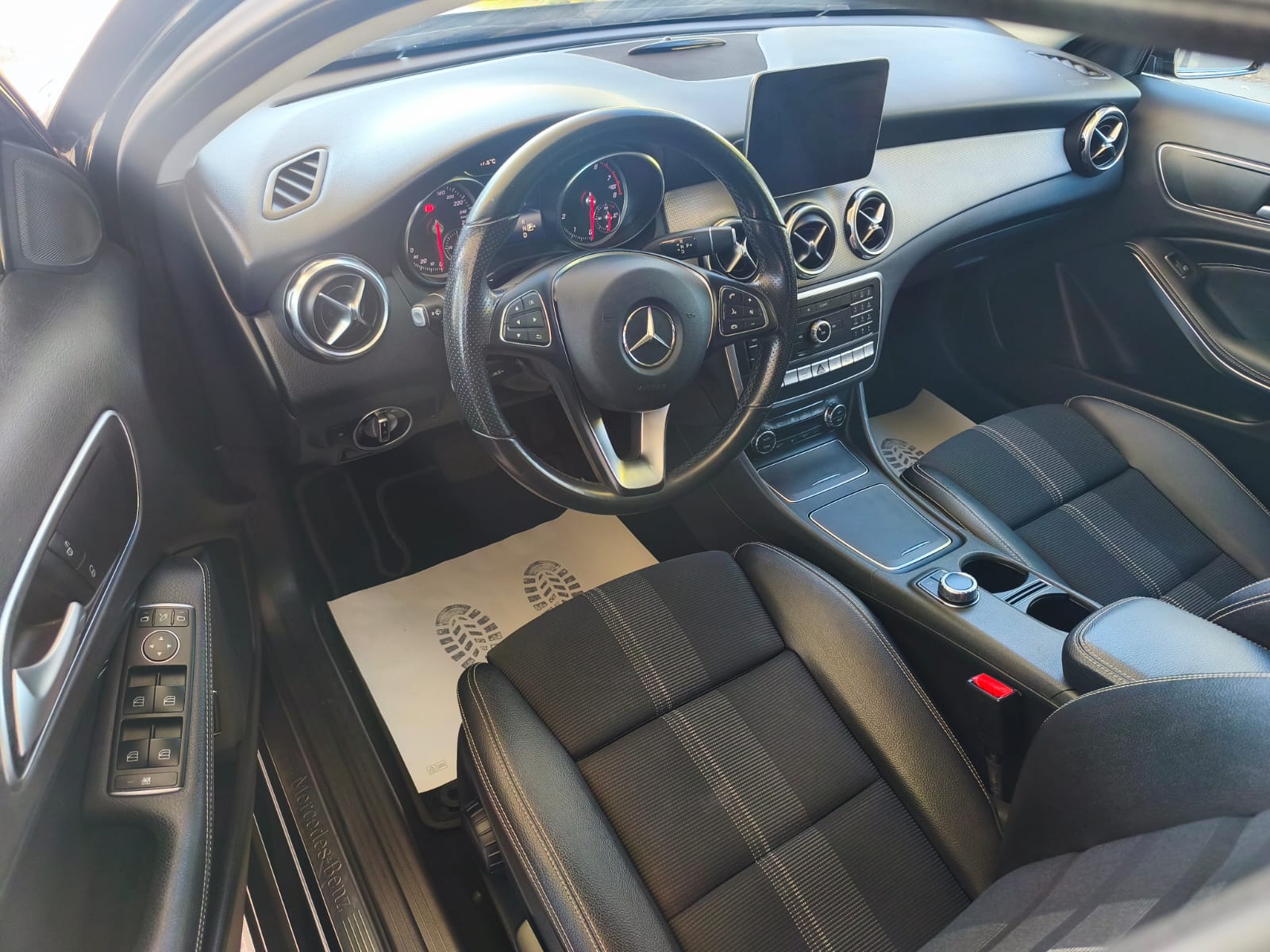 MERCEDES-BENZ GLA 220 AMG Line 4Matic 7G-DCT-image-8