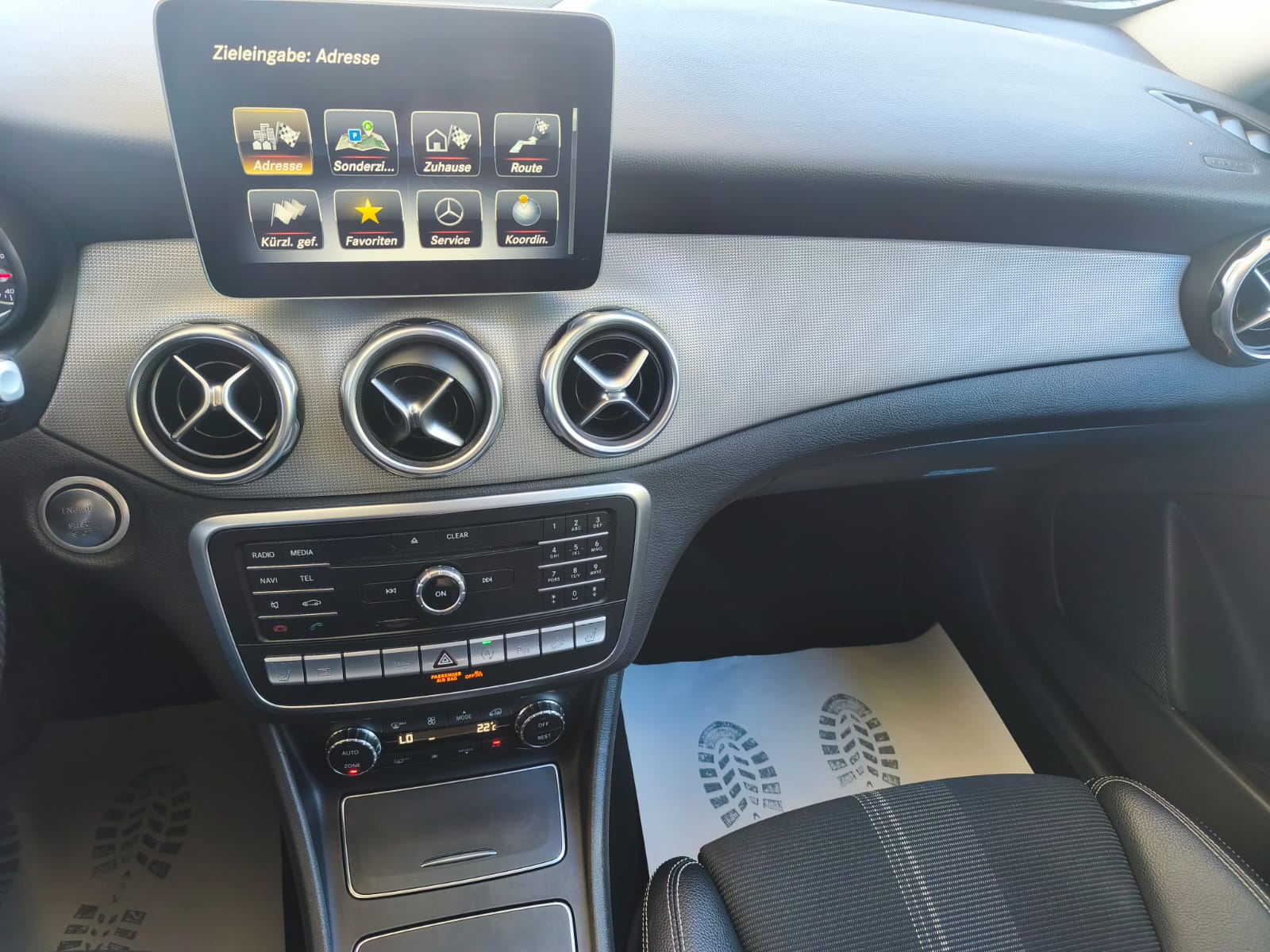 MERCEDES-BENZ GLA 220 AMG Line 4Matic 7G-DCT-image-25
