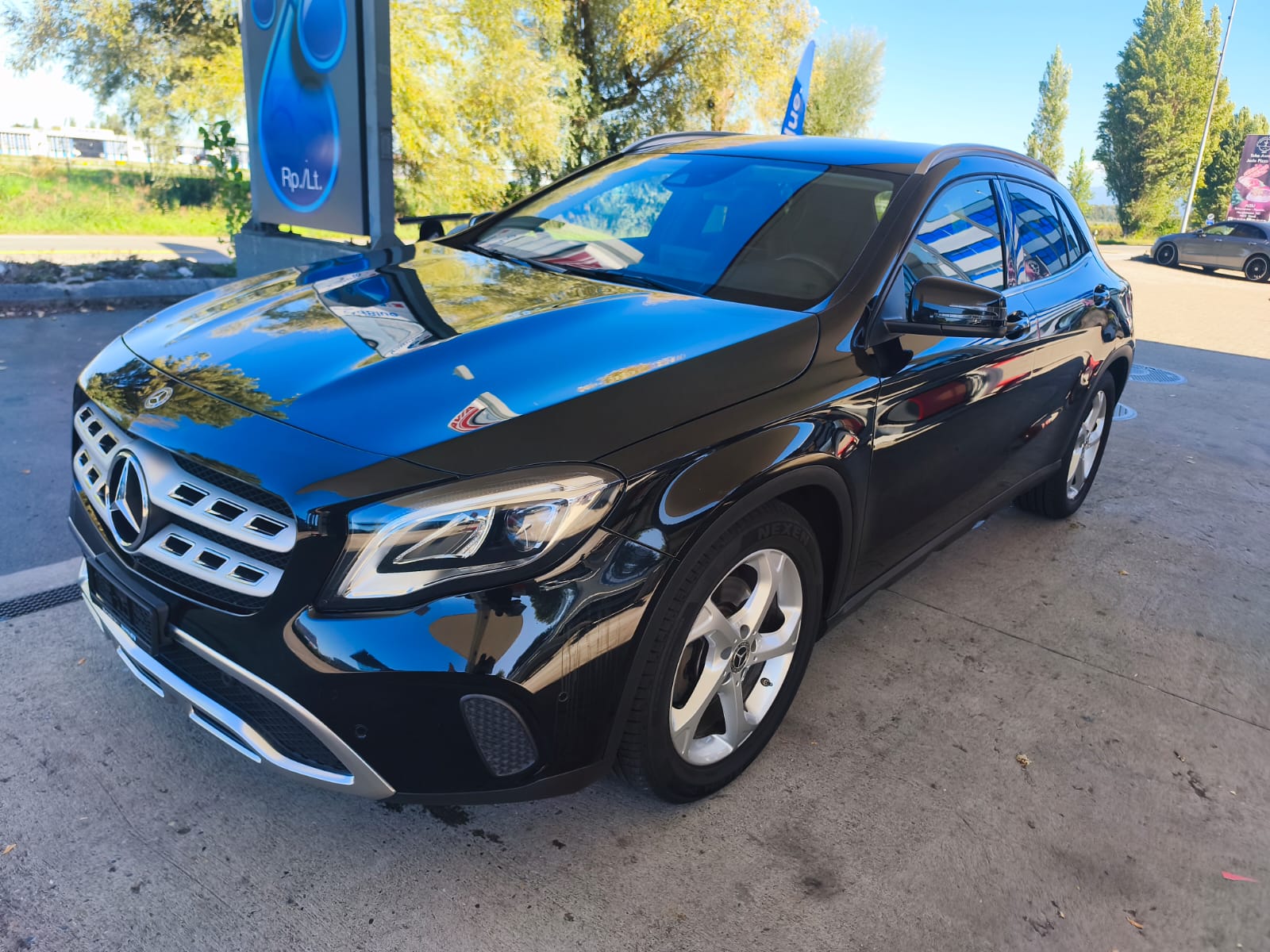 MERCEDES-BENZ GLA 220 AMG Line 4Matic 7G-DCT-image-3